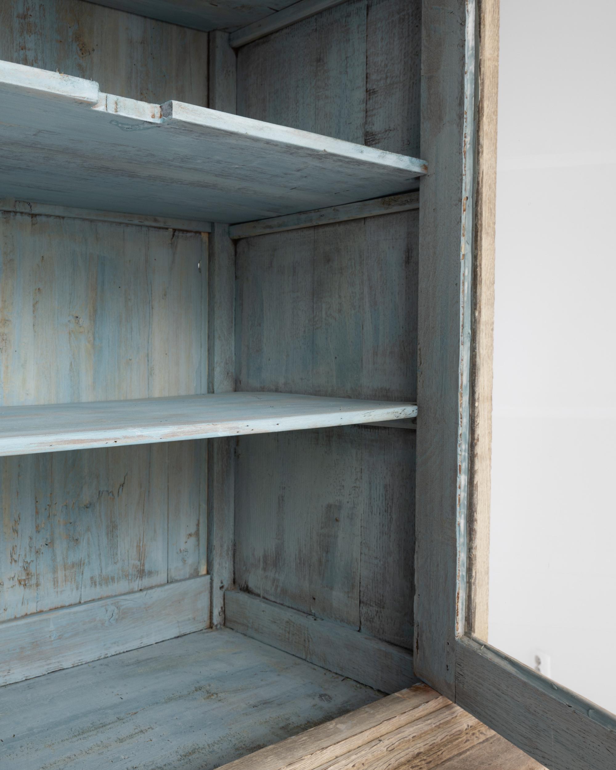 1880s French Bleached Oak Vitrine In Good Condition In High Point, NC