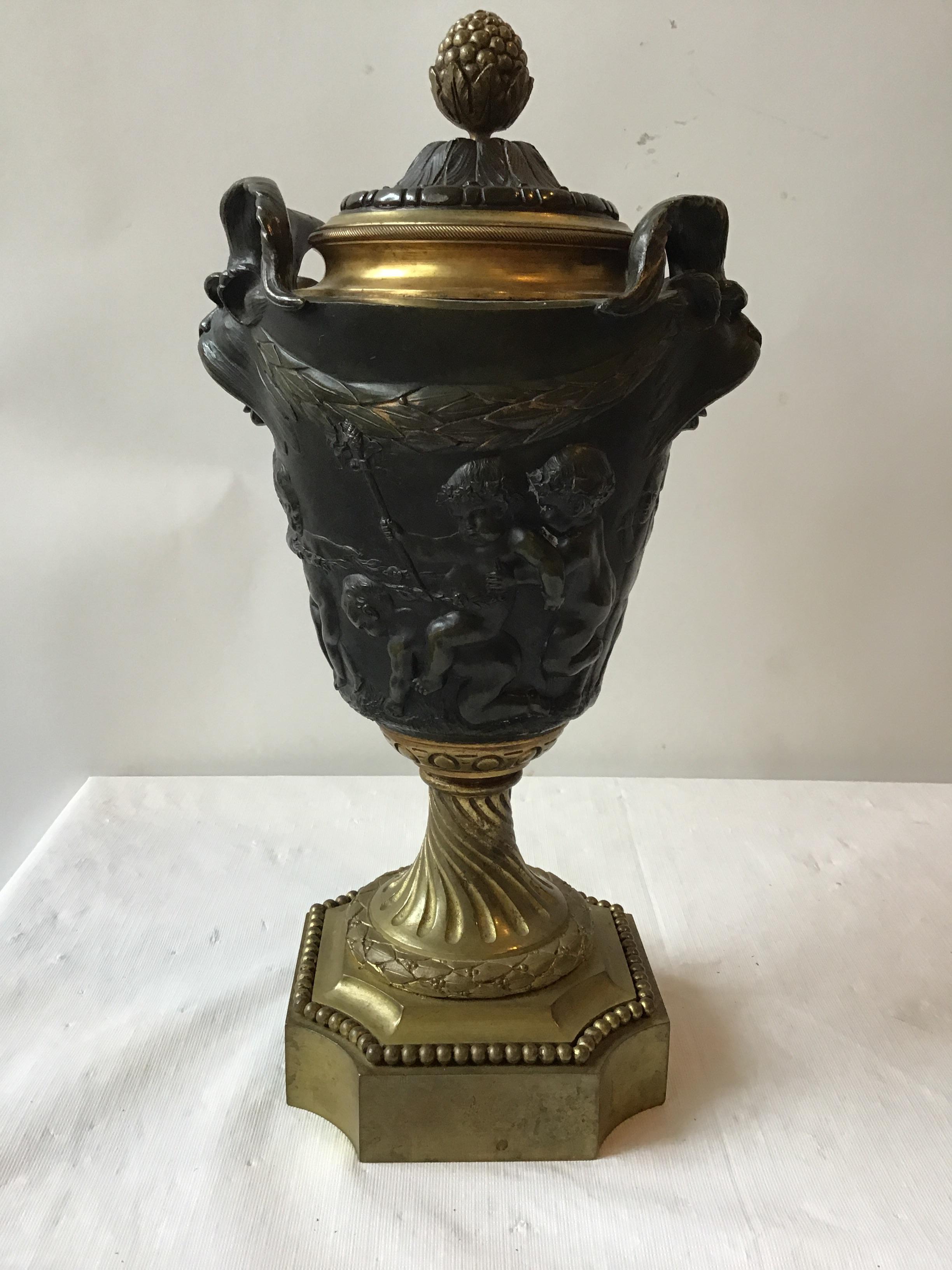 Late 19th Century 1880s French Bronze Classical Urn For Sale
