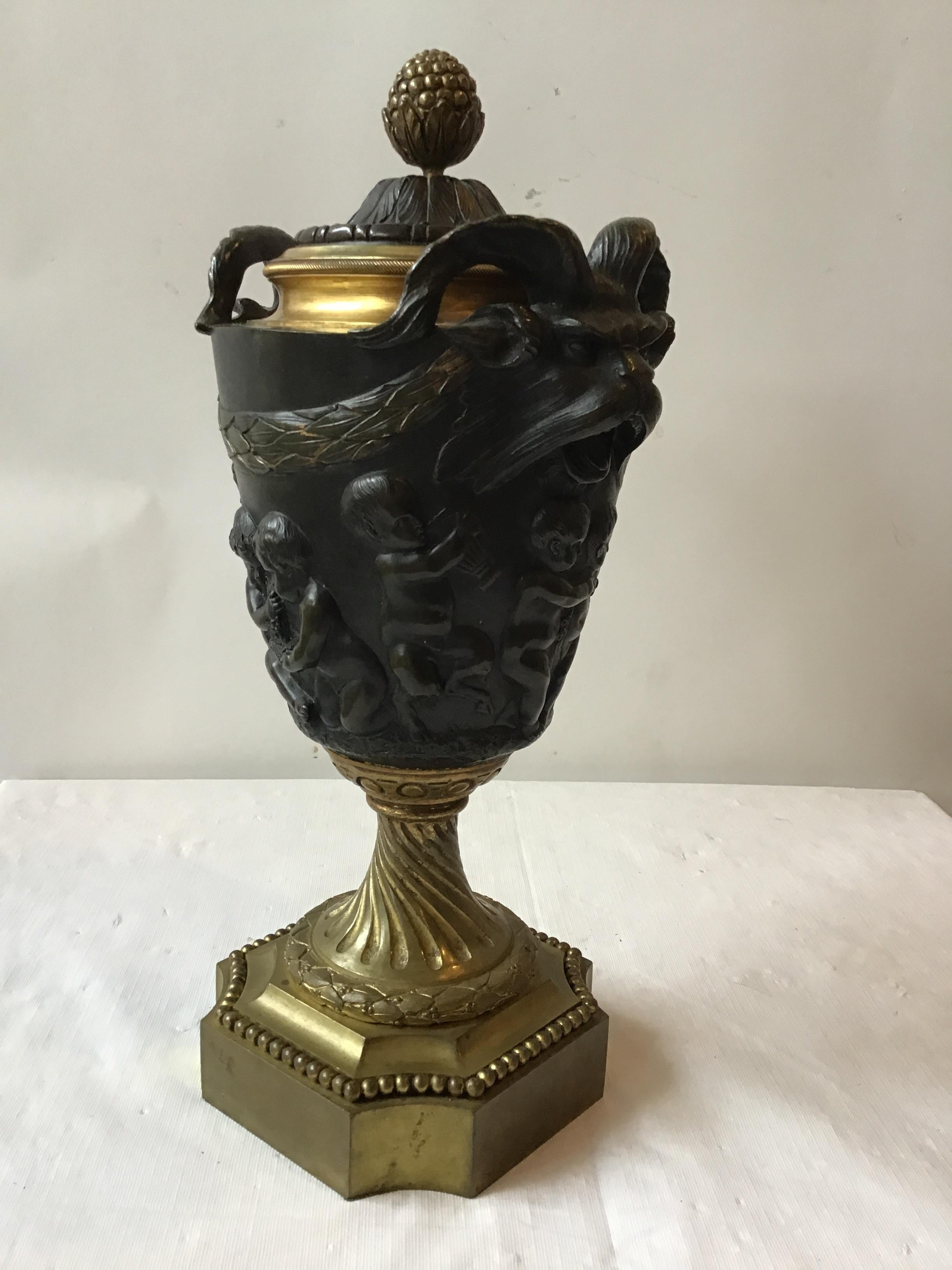 1880s French Bronze Classical Urn For Sale 2
