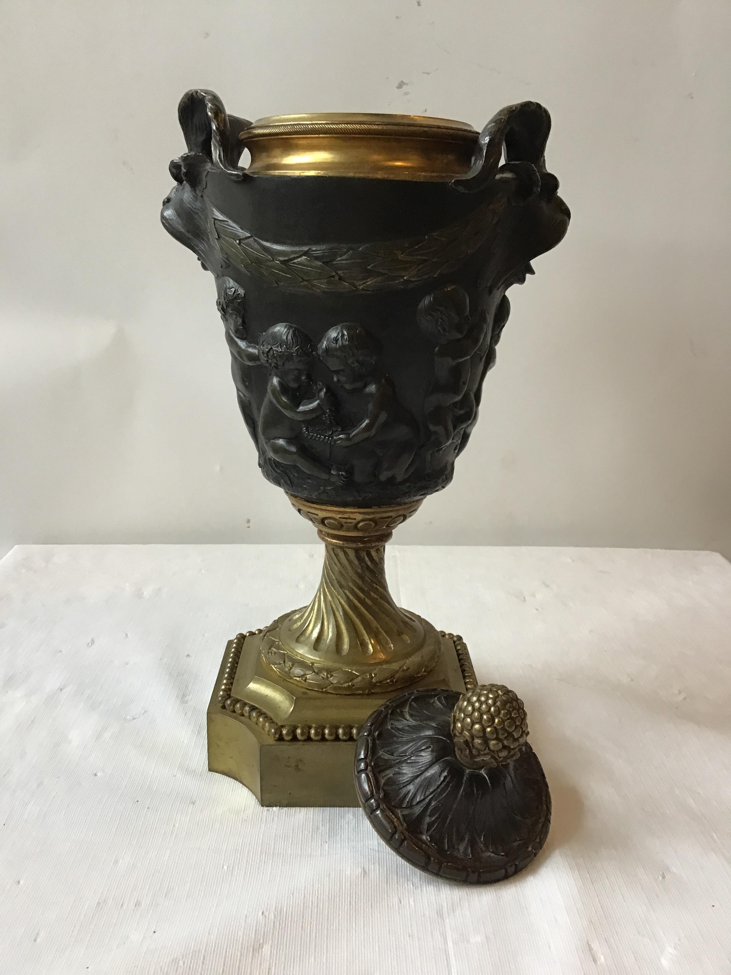 1880s French Bronze Classical Urn For Sale 3