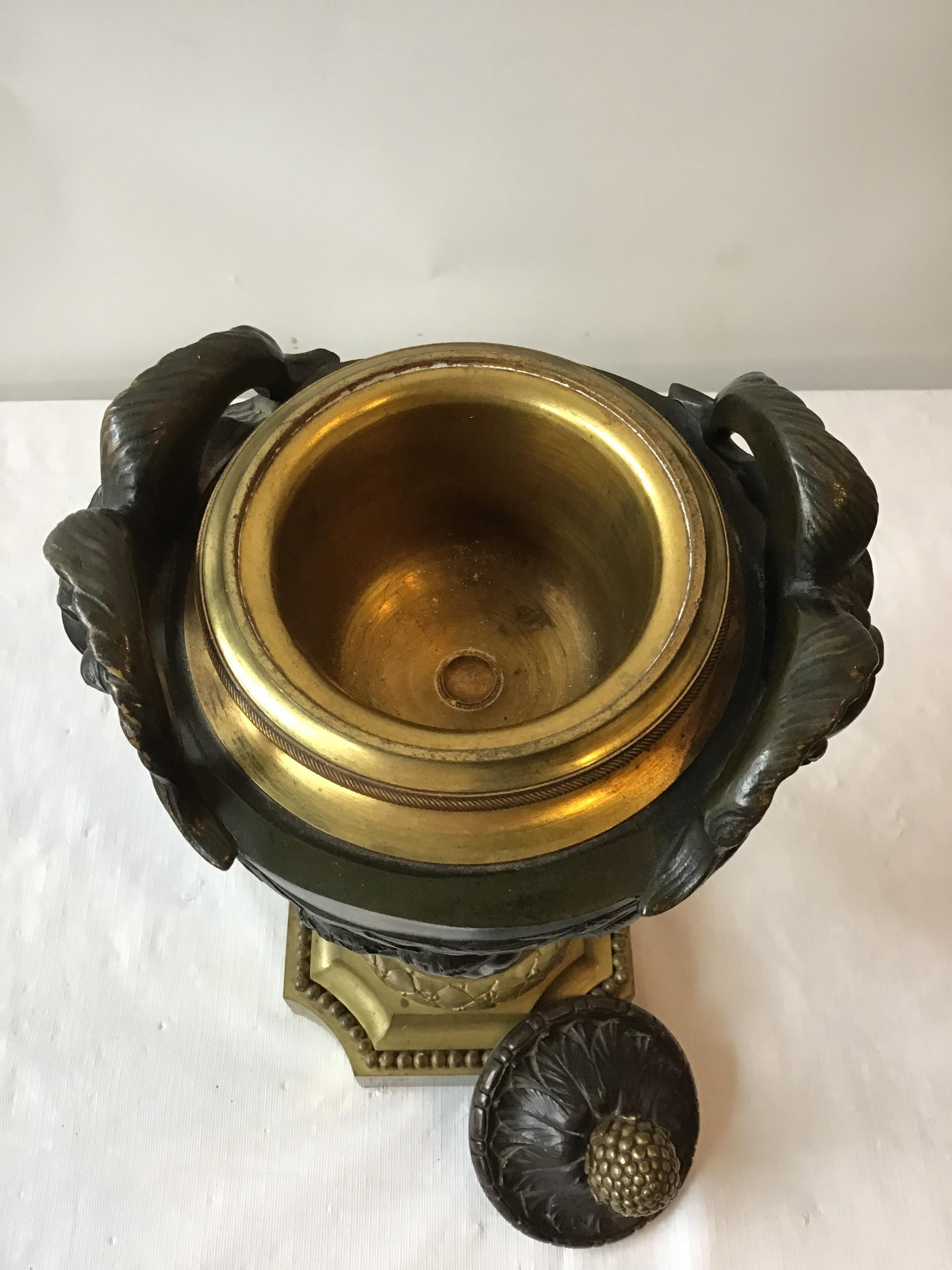 1880s French Bronze Classical Urn For Sale 4