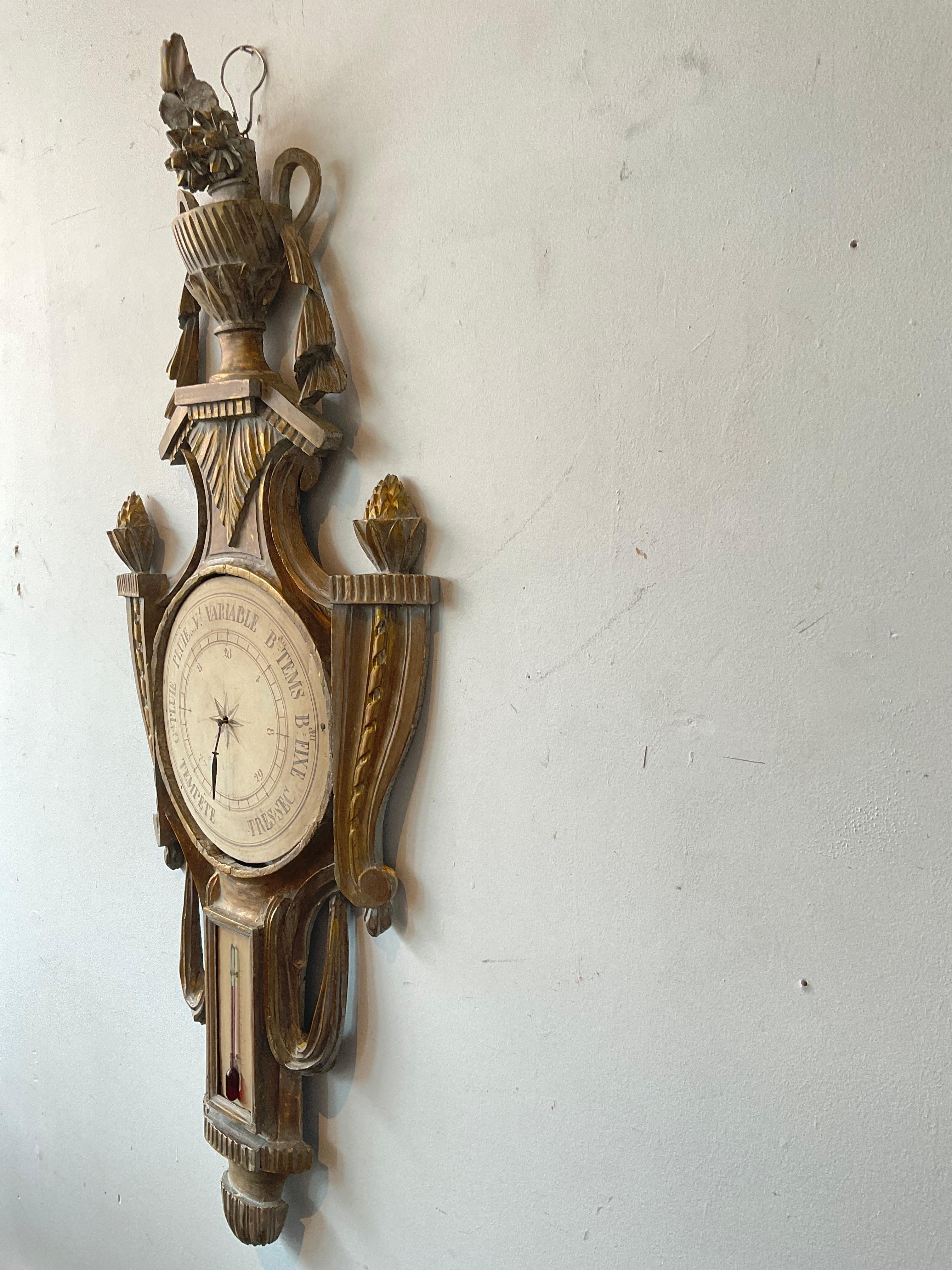 Fin du XIXe siècle Baromètre français en bois sculpté des années 1880 en vente