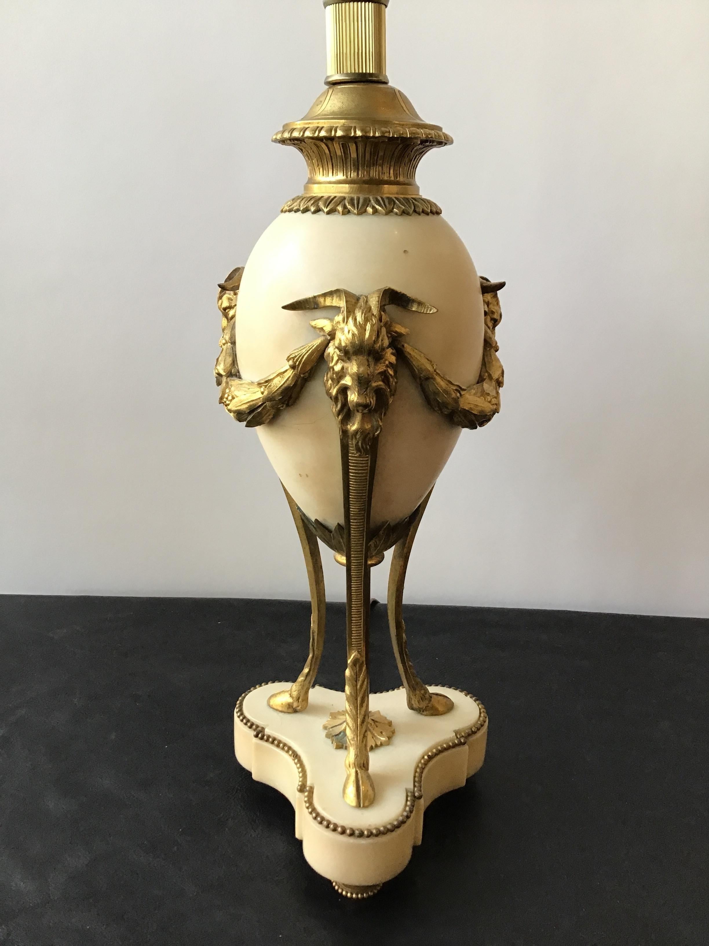 1880s French Classical Bronze and Marble Ram Table Lamp In Good Condition In Tarrytown, NY