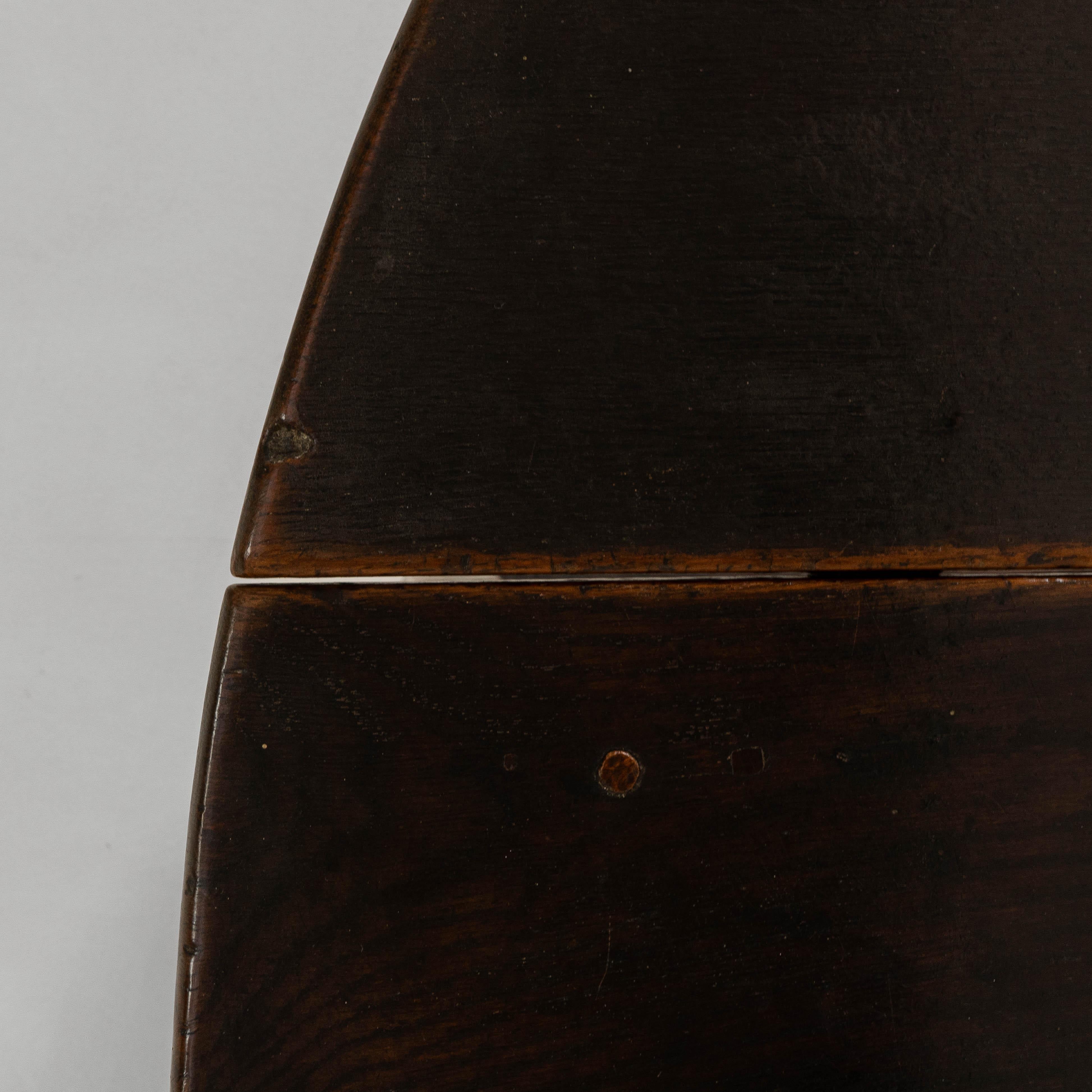 1880s French Ellipse Wooden Gateleg Table In Original Patina For Sale 13