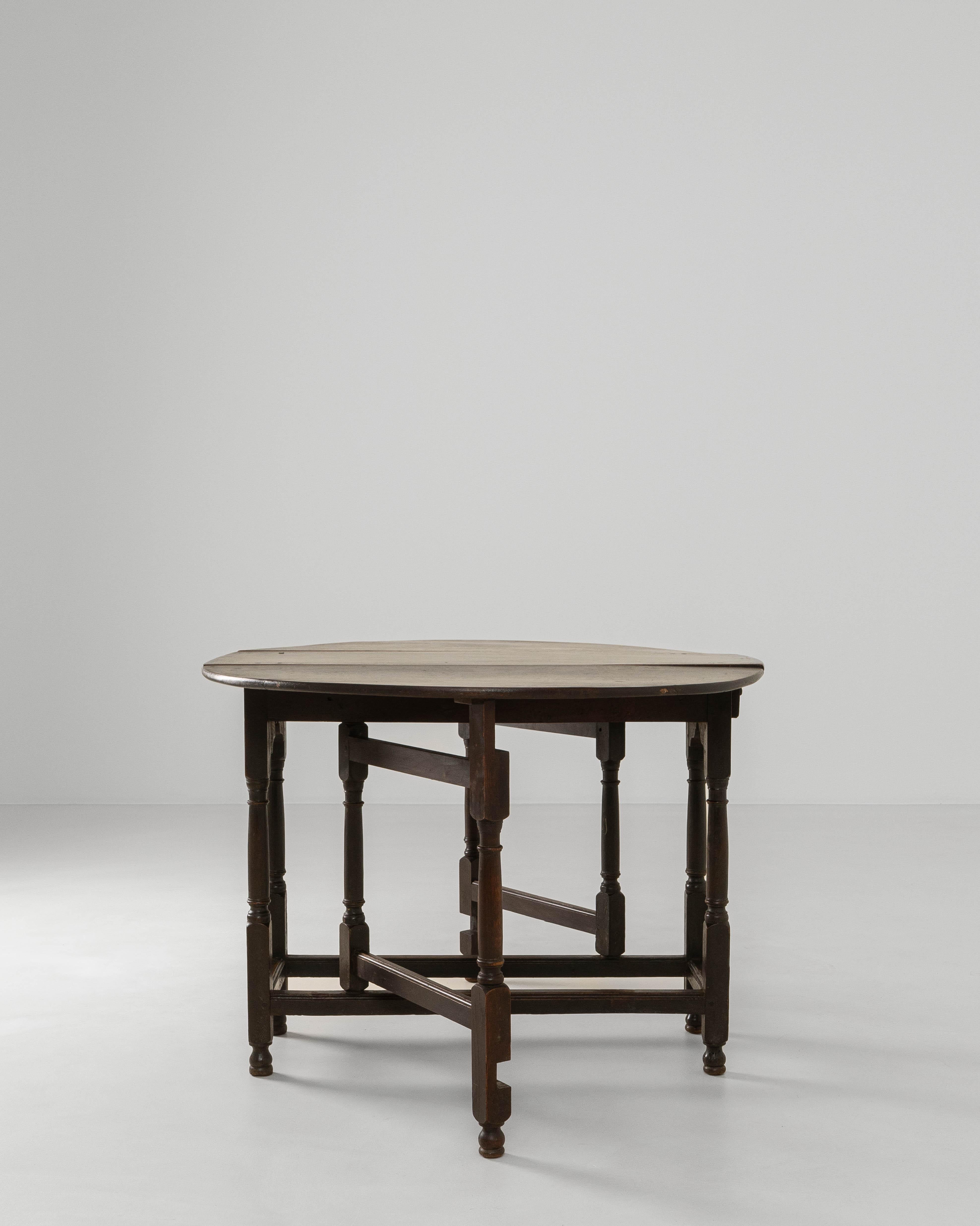 1880s French Ellipse Wooden Gateleg Table In Original Patina In Good Condition For Sale In High Point, NC