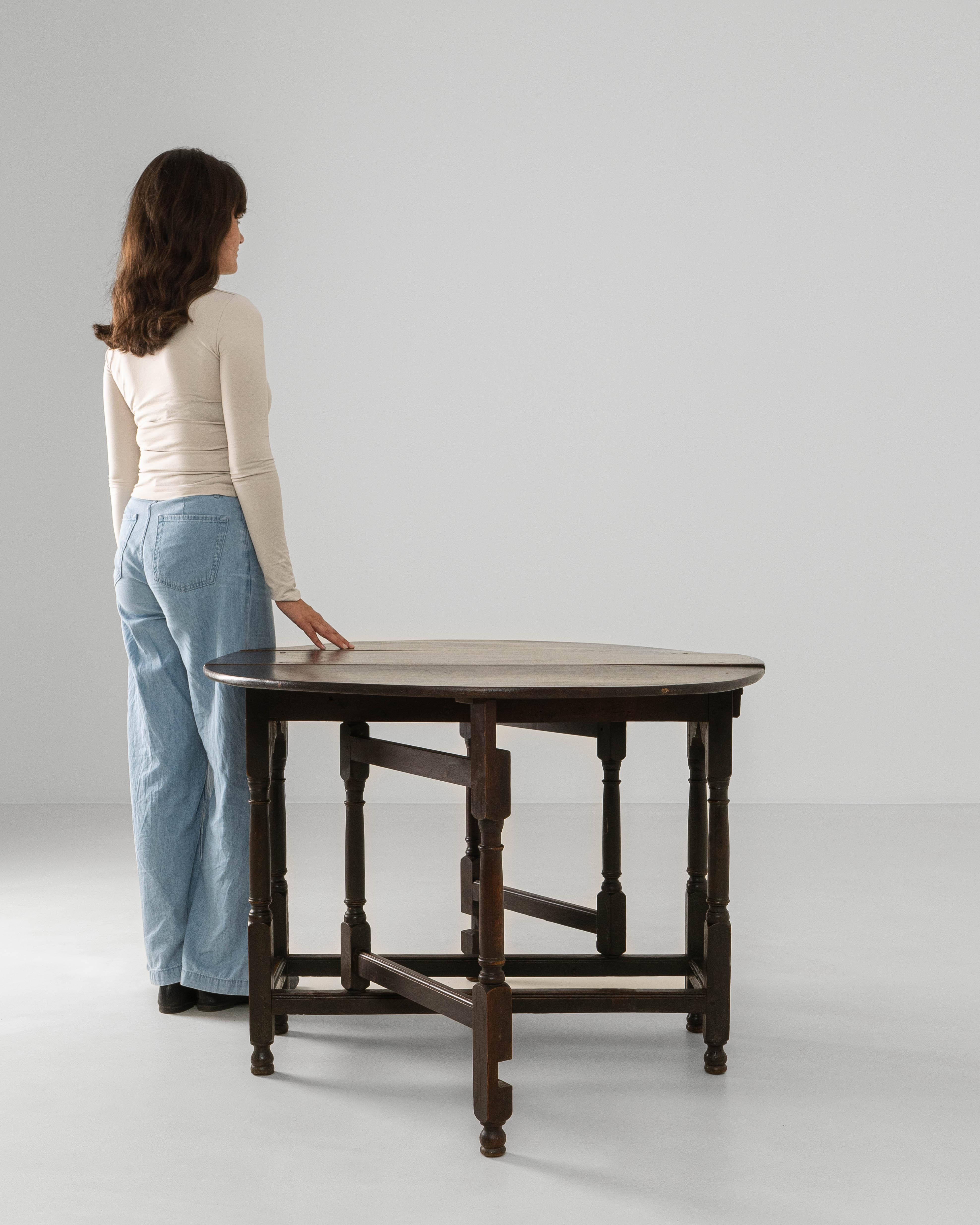 1880s French Ellipse Wooden Gateleg Table In Original Patina For Sale 1