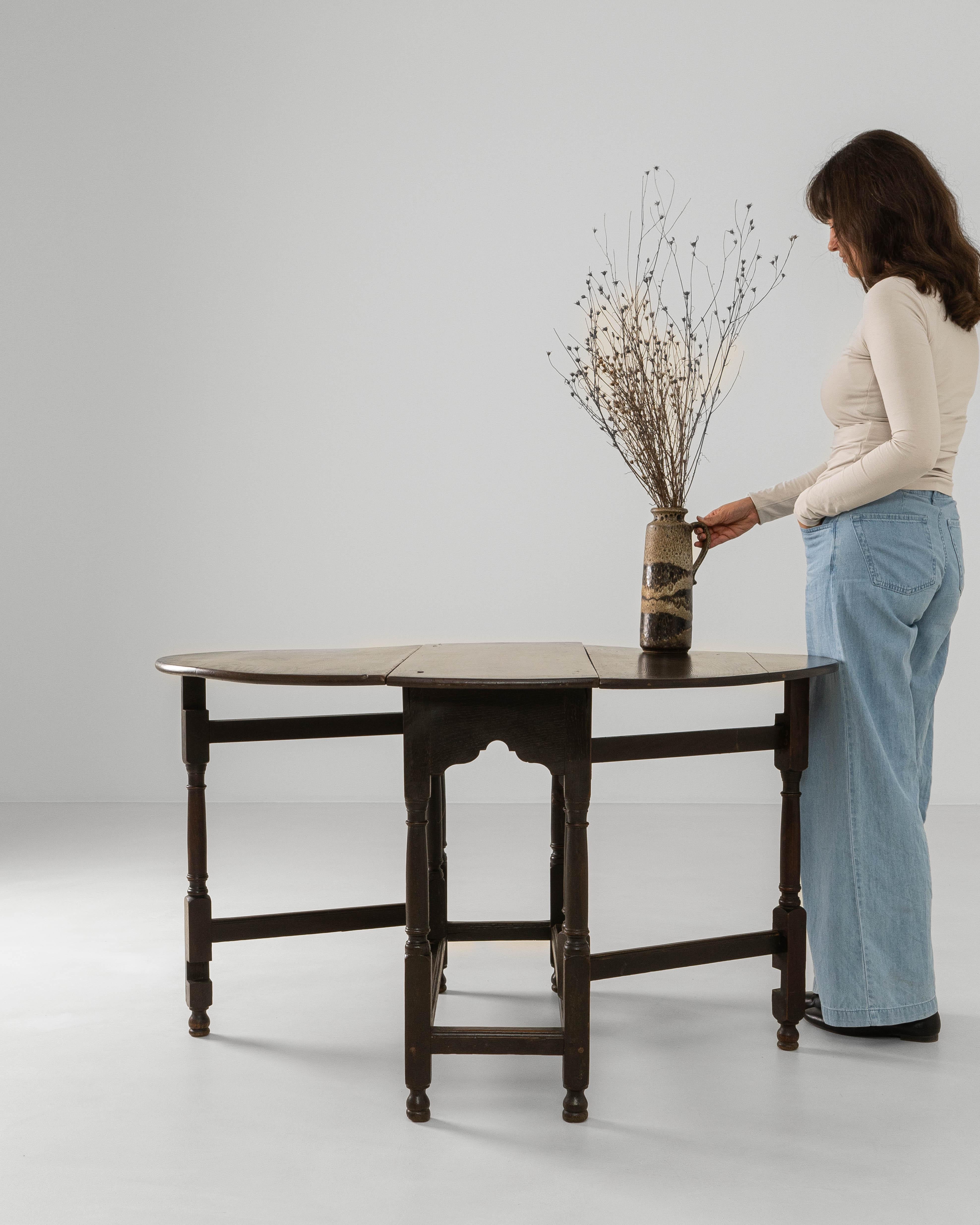 1880s French Ellipse Wooden Gateleg Table In Original Patina For Sale 5