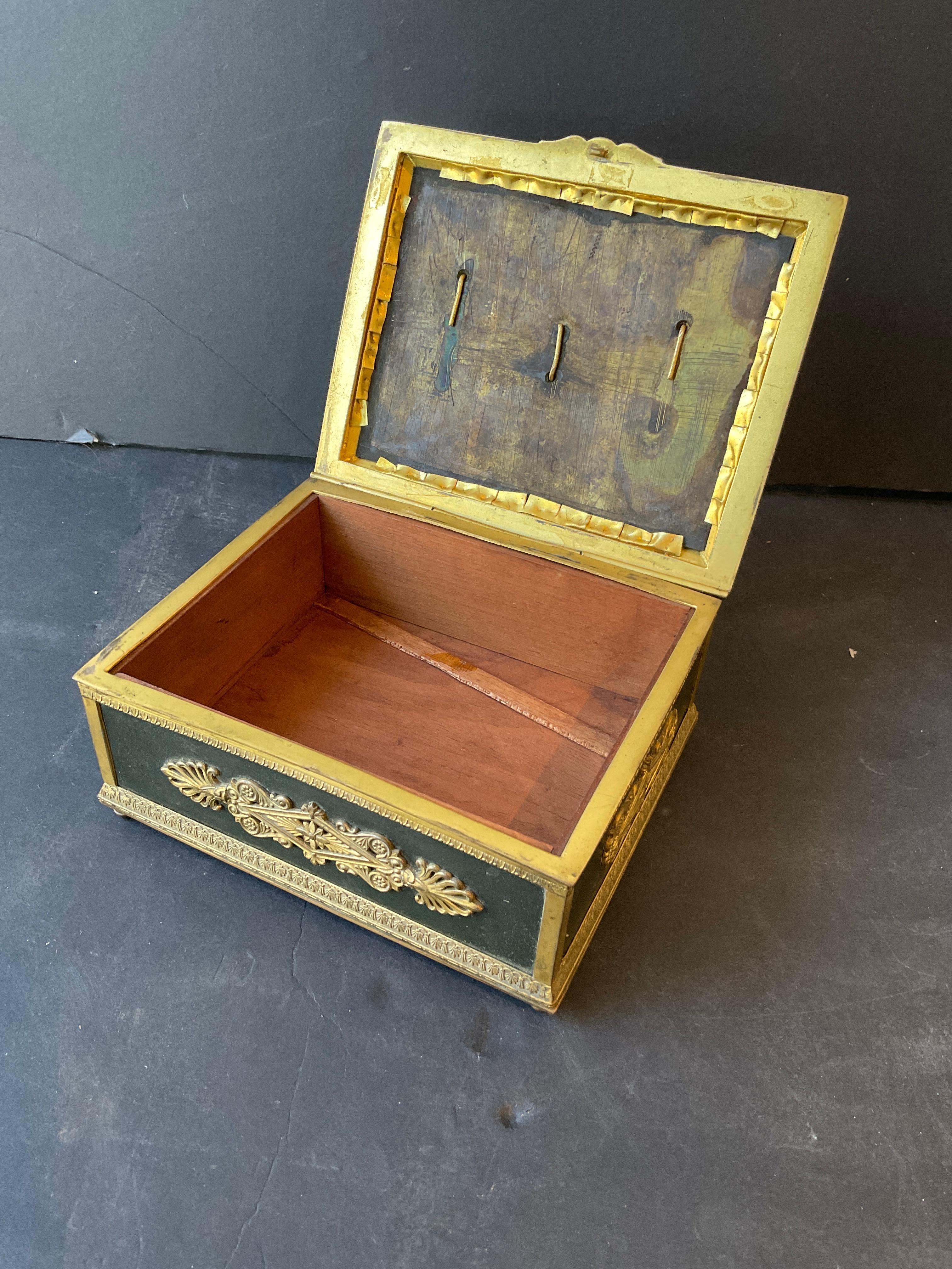 Fine XIX secolo Scatola d'ottone Impero francese del 1880 in vendita