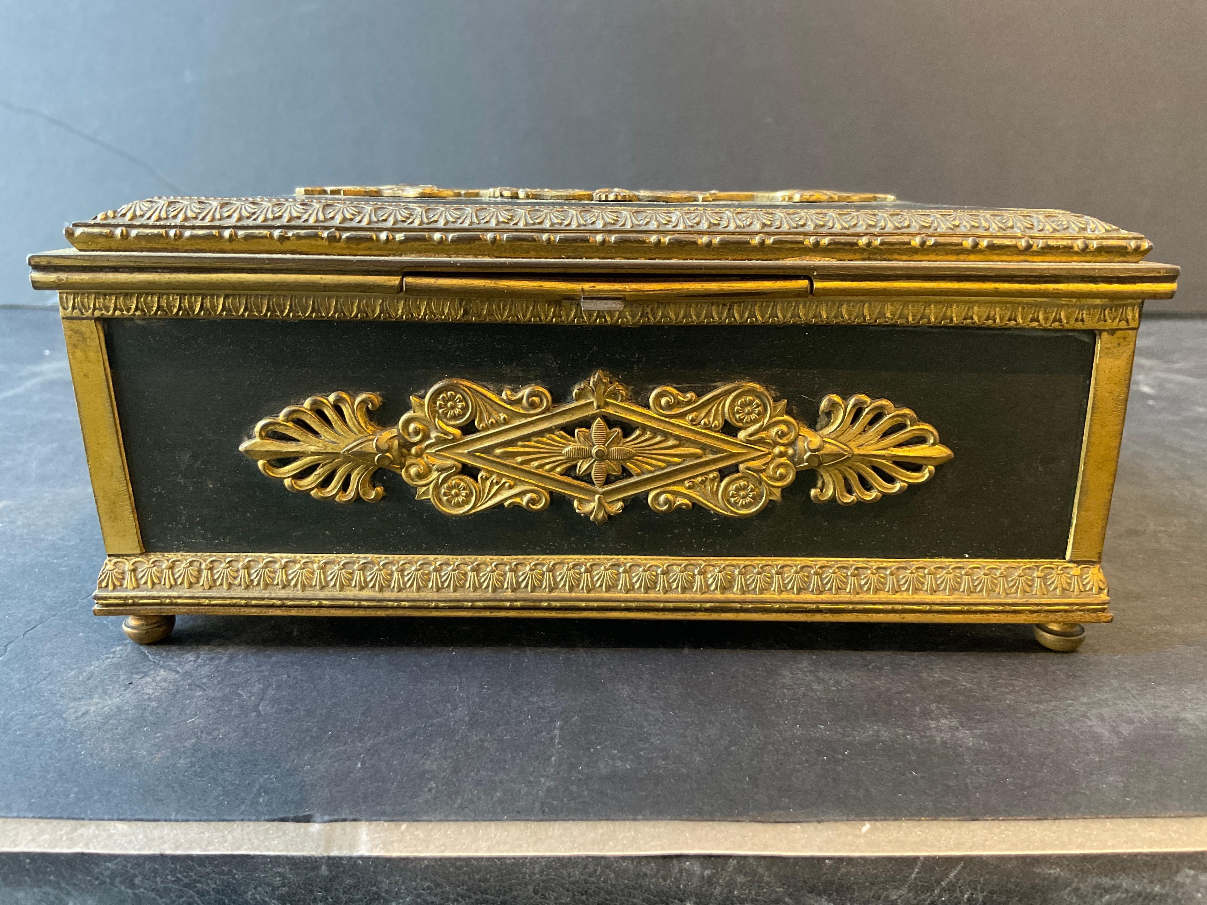 Scatola d'ottone Impero francese del 1880 in vendita 2