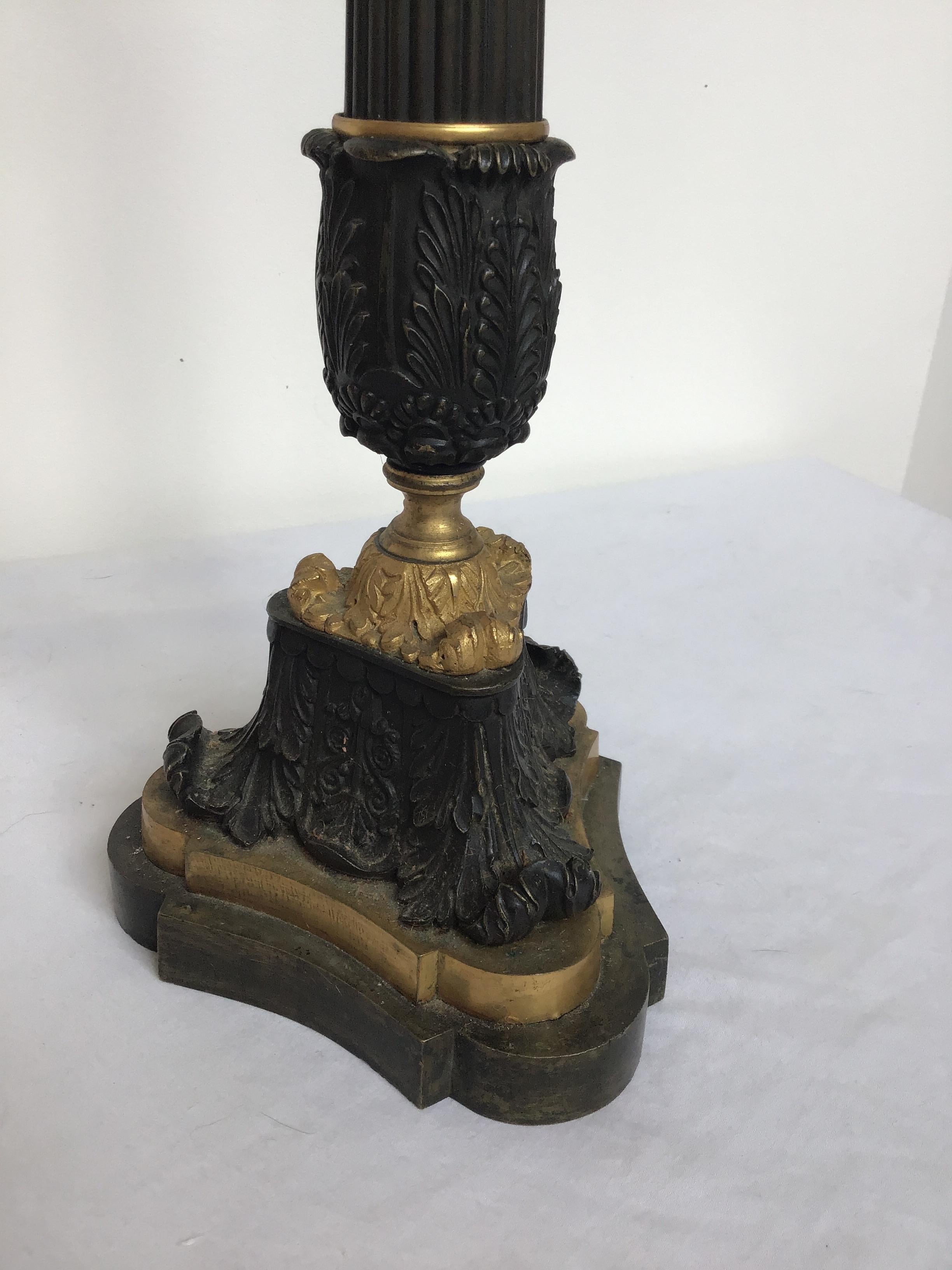 Lámpara candelabro de bronce dorado del Imperio francés de 1880 Bronce en venta