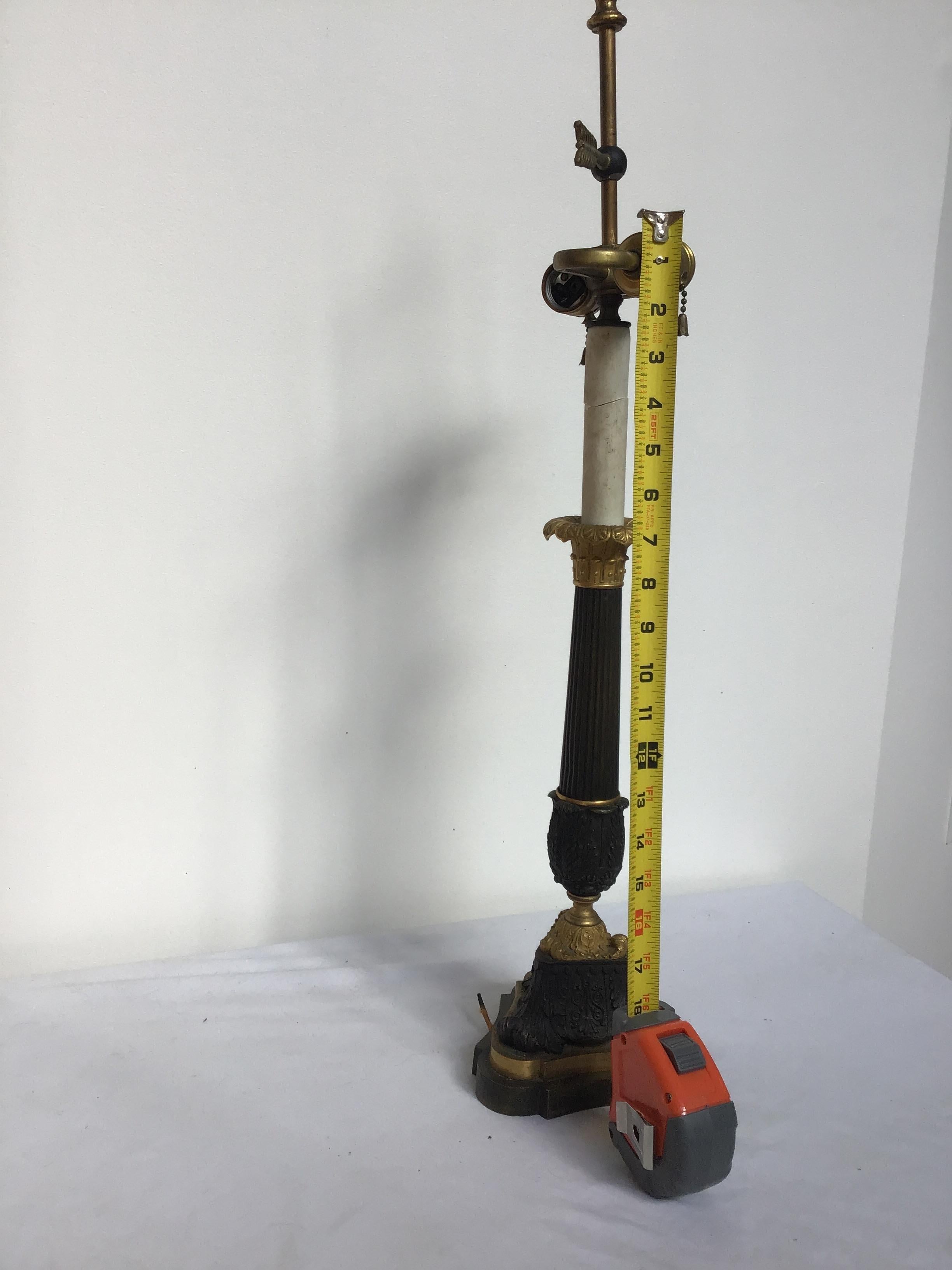 Lámpara candelabro de bronce dorado del Imperio francés de 1880 en venta 4