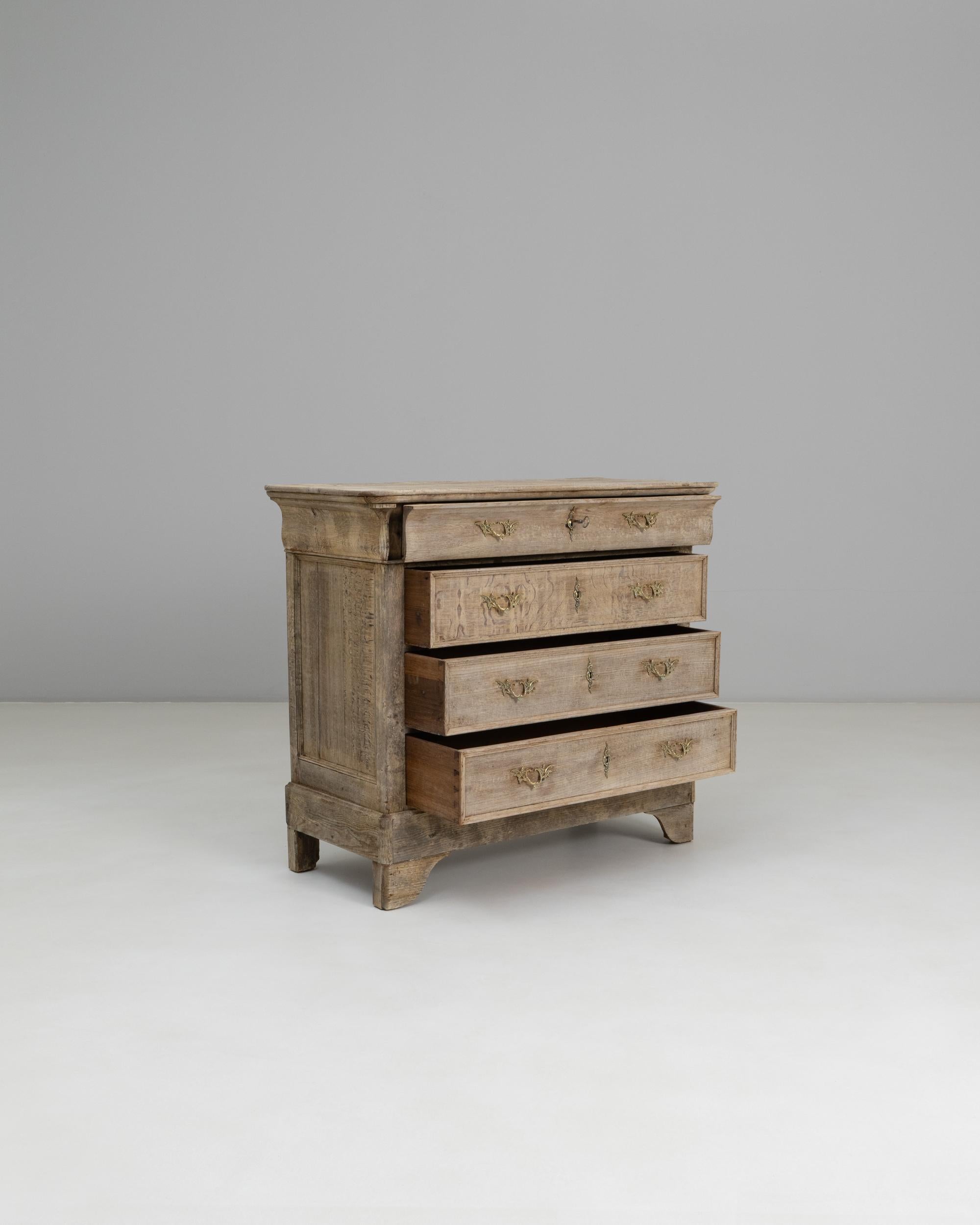 1880s French Gustavian Chest of Drawers in vendita 2