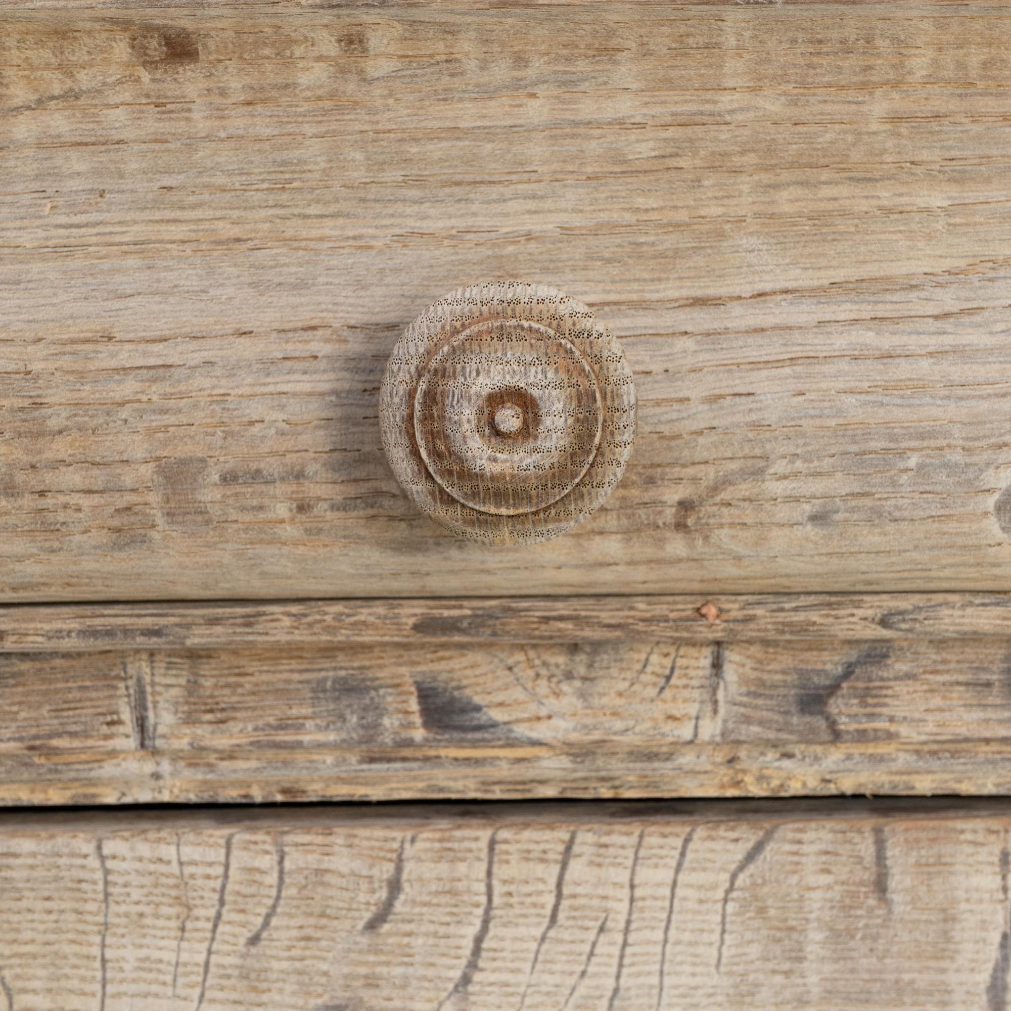 1880s French Gustavian Oak Chest of Drawers in vendita 4