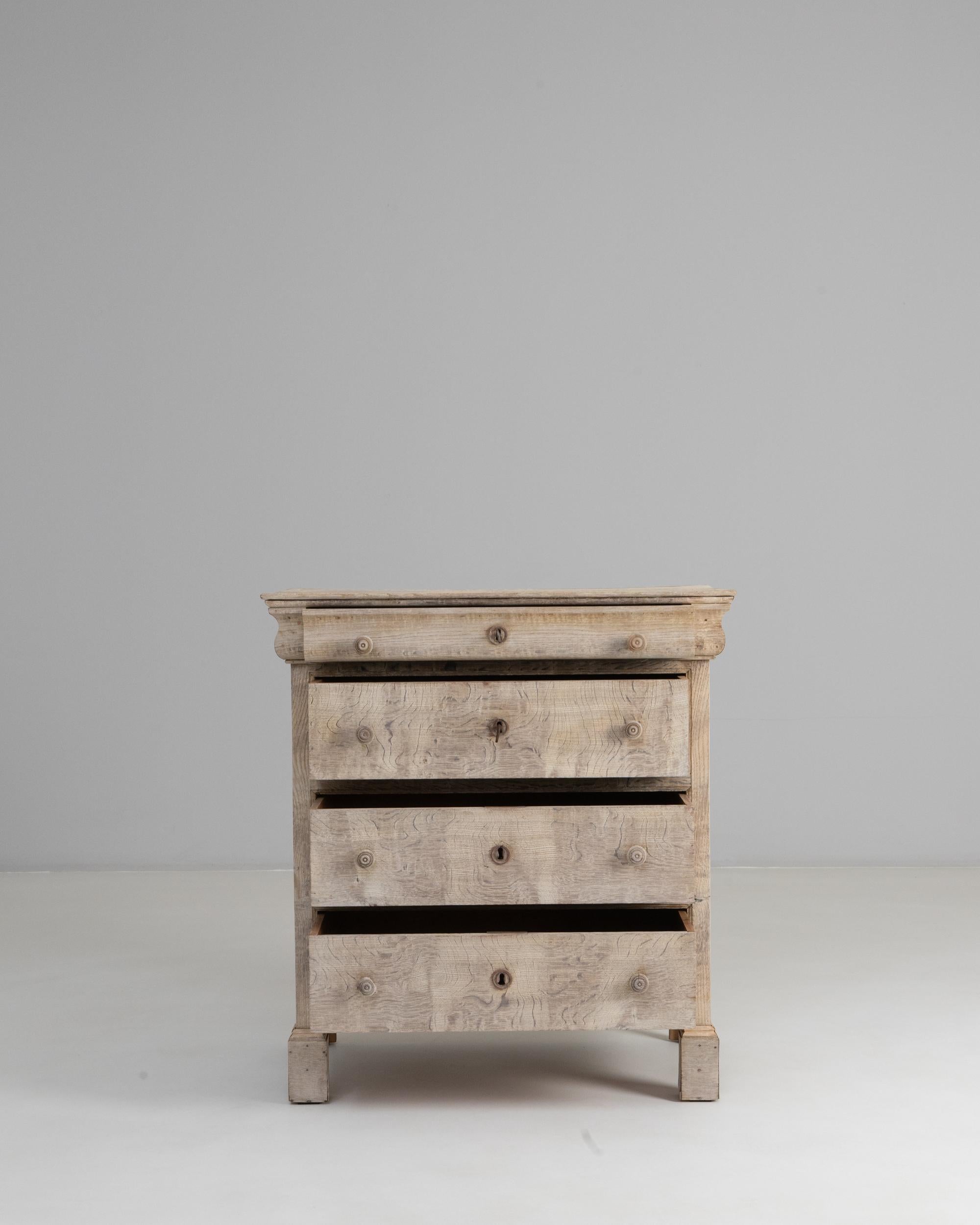 Gustaviano 1880s French Gustavian Oak Chest of Drawers in vendita