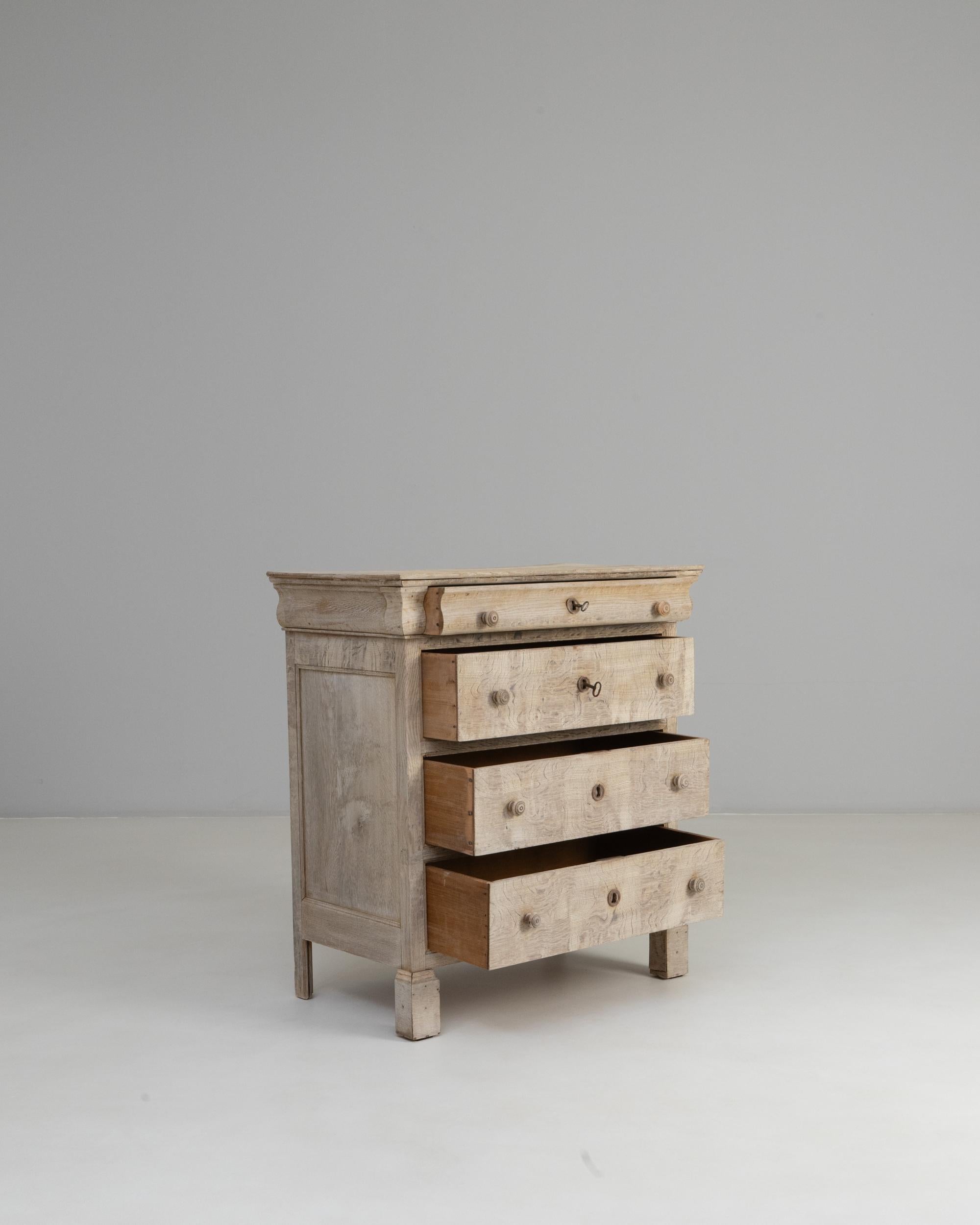 Quercia 1880s French Gustavian Oak Chest of Drawers in vendita