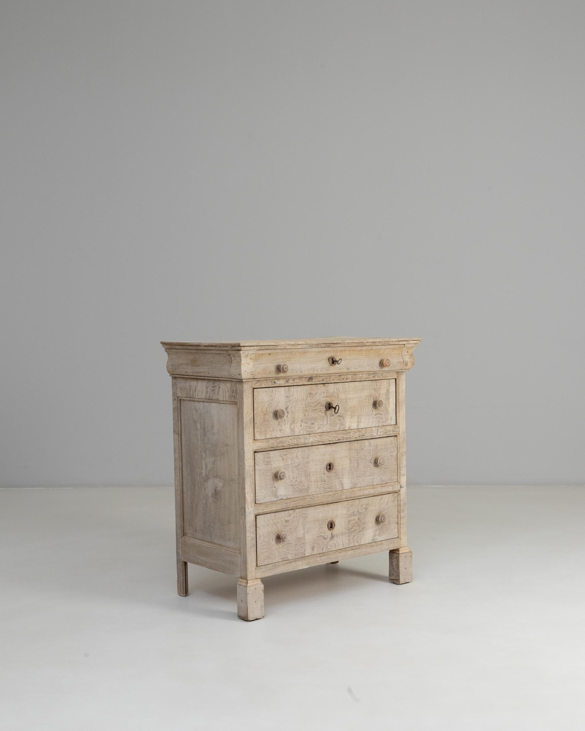 1880s French Gustavian Oak Chest of Drawers in vendita 1