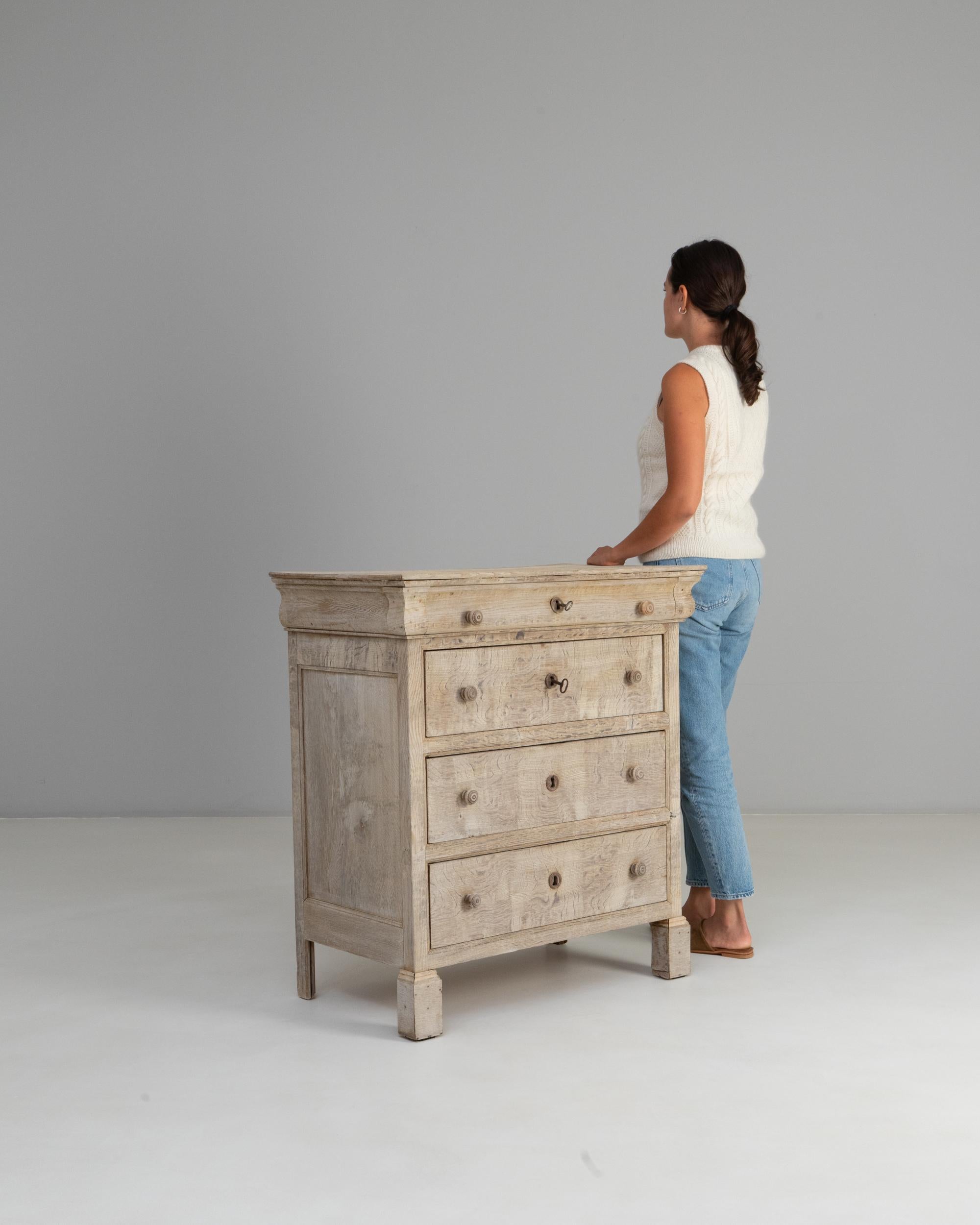 1880s French Gustavian Oak Chest of Drawers in vendita 2