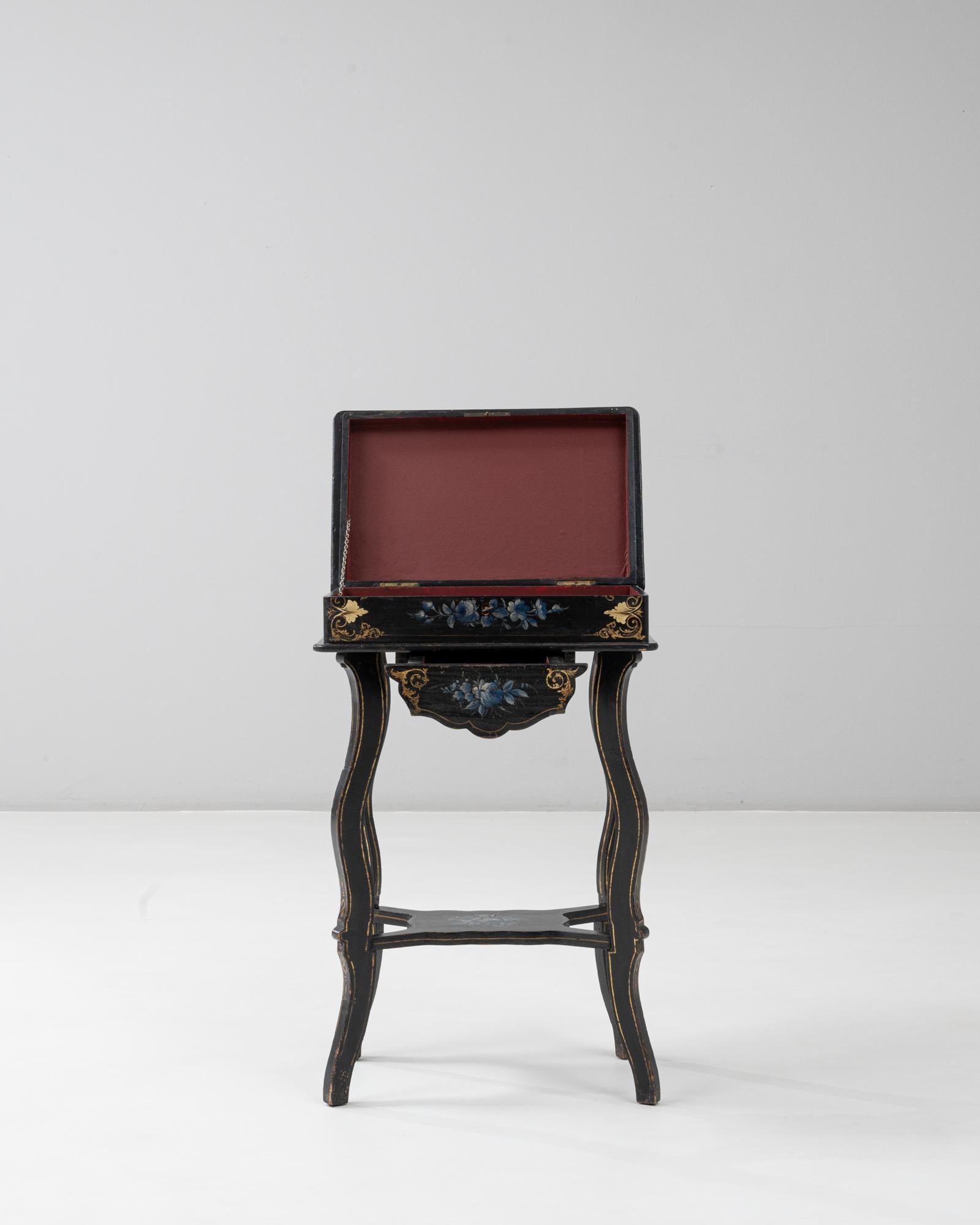 Français Table d'appoint ébonisée à incrustation florale, style Napoléon III, France, années 1880 en vente