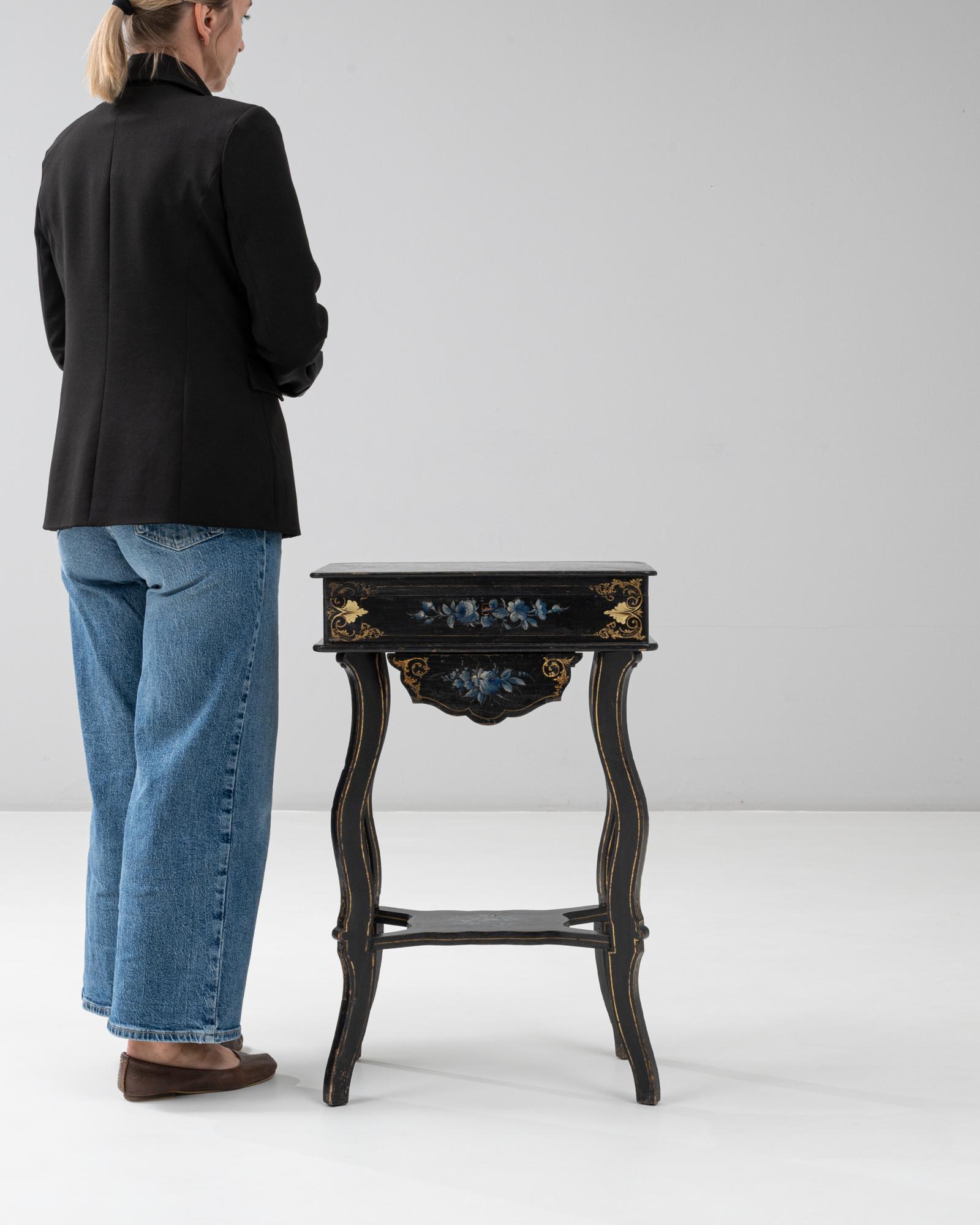 Ébénisé Table d'appoint ébonisée à incrustation florale, style Napoléon III, France, années 1880 en vente