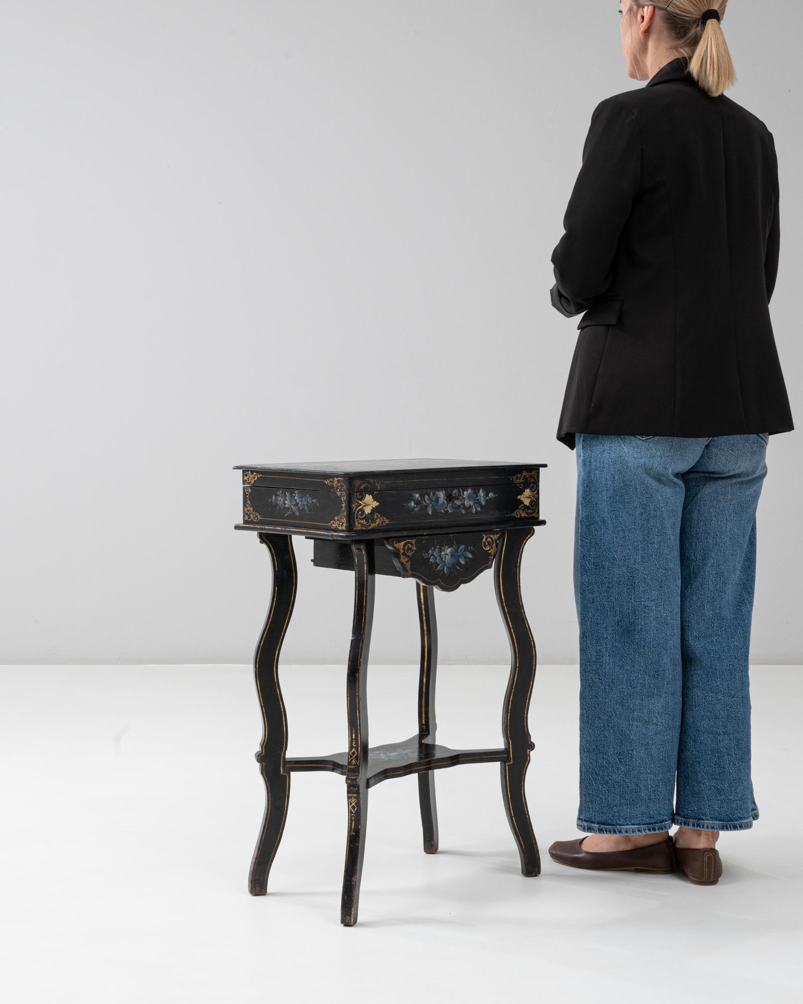 Bois Table d'appoint ébonisée à incrustation florale, style Napoléon III, France, années 1880 en vente