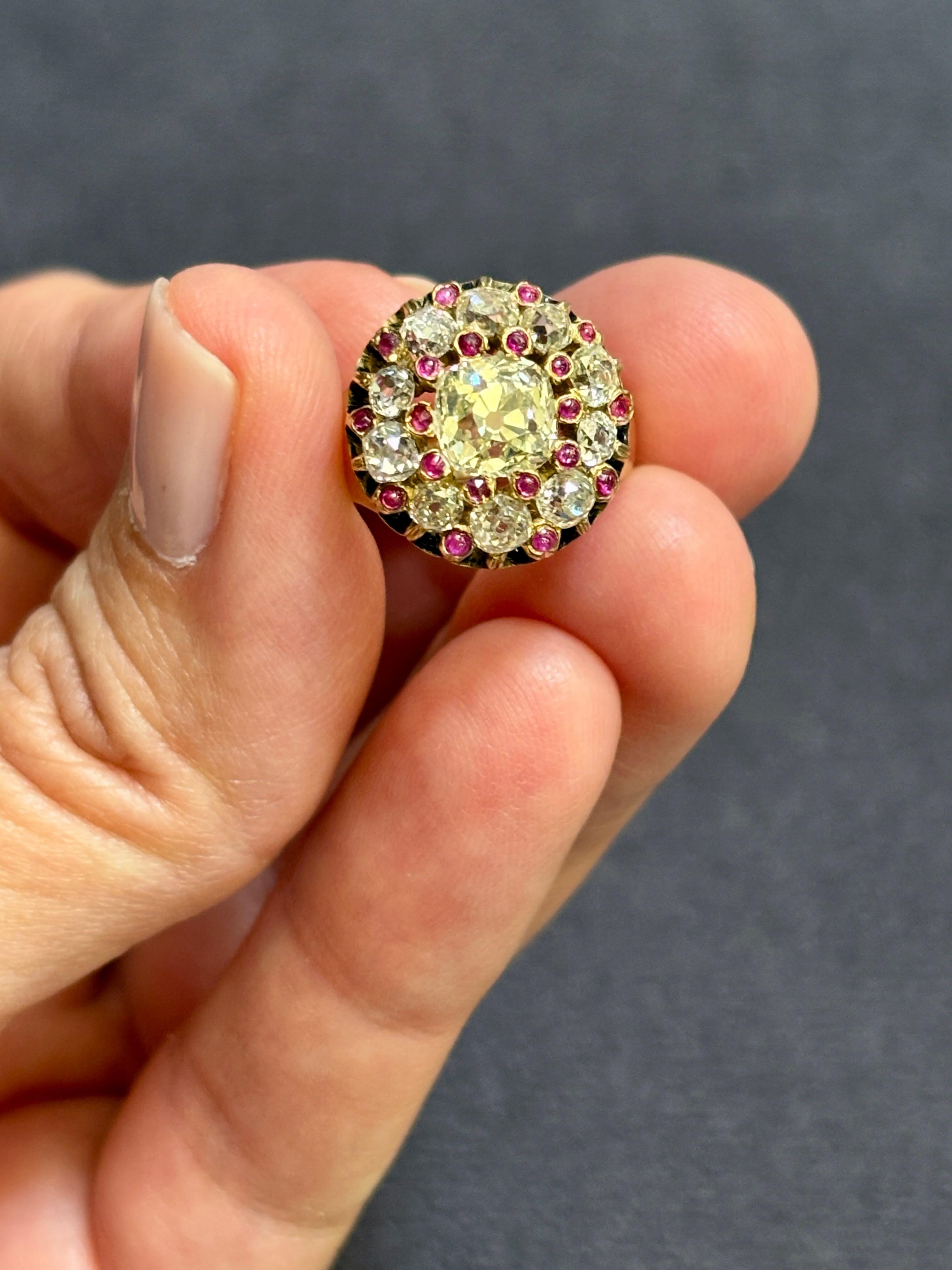 1880er Jahre Französisch natürlichen fancy gelben Diamanten, Old Mine geschnitten Diamant und Rubin Ring (Alteuropäischer Brillantschliff) im Angebot