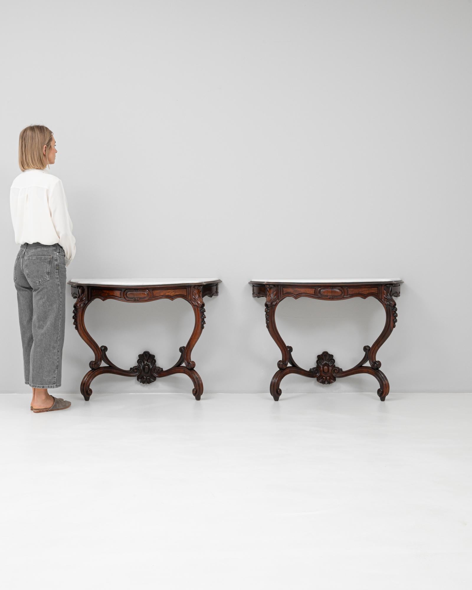 Francese Coppia di tavoli da console in legno del 1880 con piani in marmo in vendita