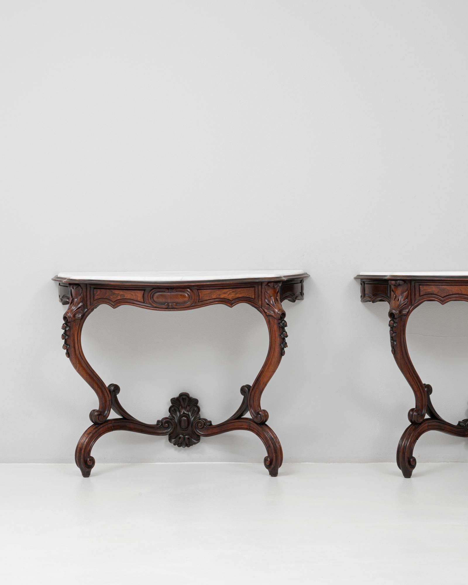 Marmo Coppia di tavoli da console in legno del 1880 con piani in marmo in vendita