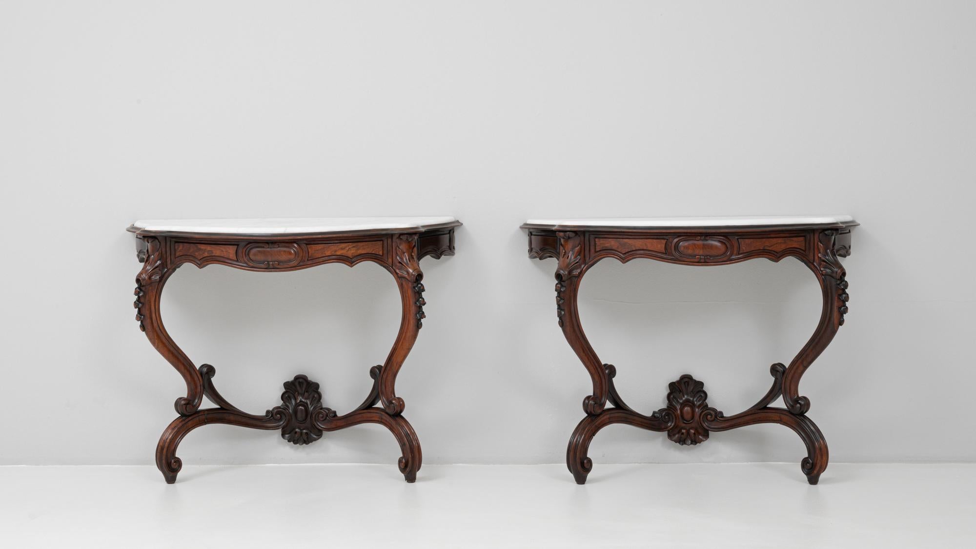 Coppia di tavoli da console in legno del 1880 con piani in marmo in vendita 1