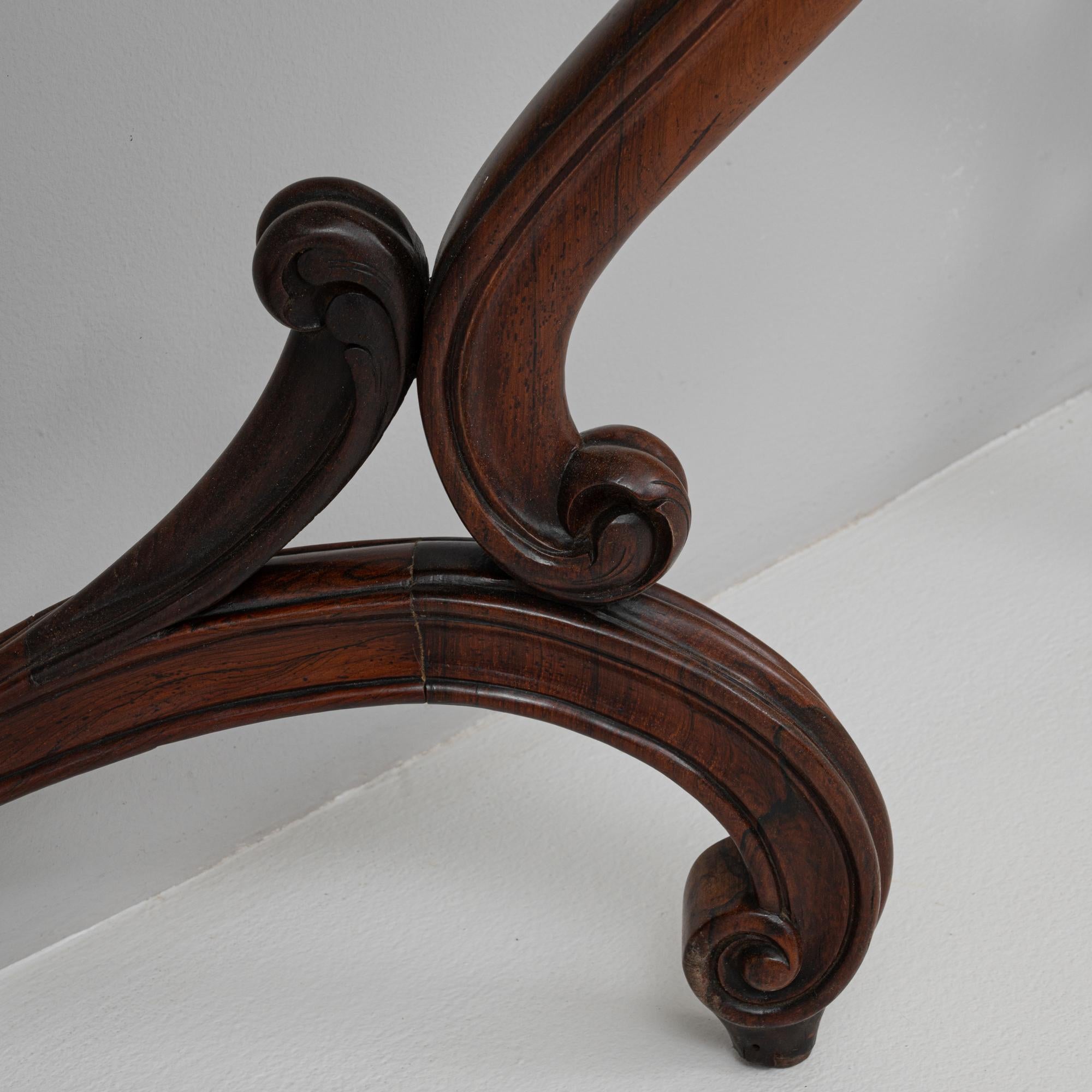 Coppia di tavoli da console in legno del 1880 con piani in marmo in vendita 3
