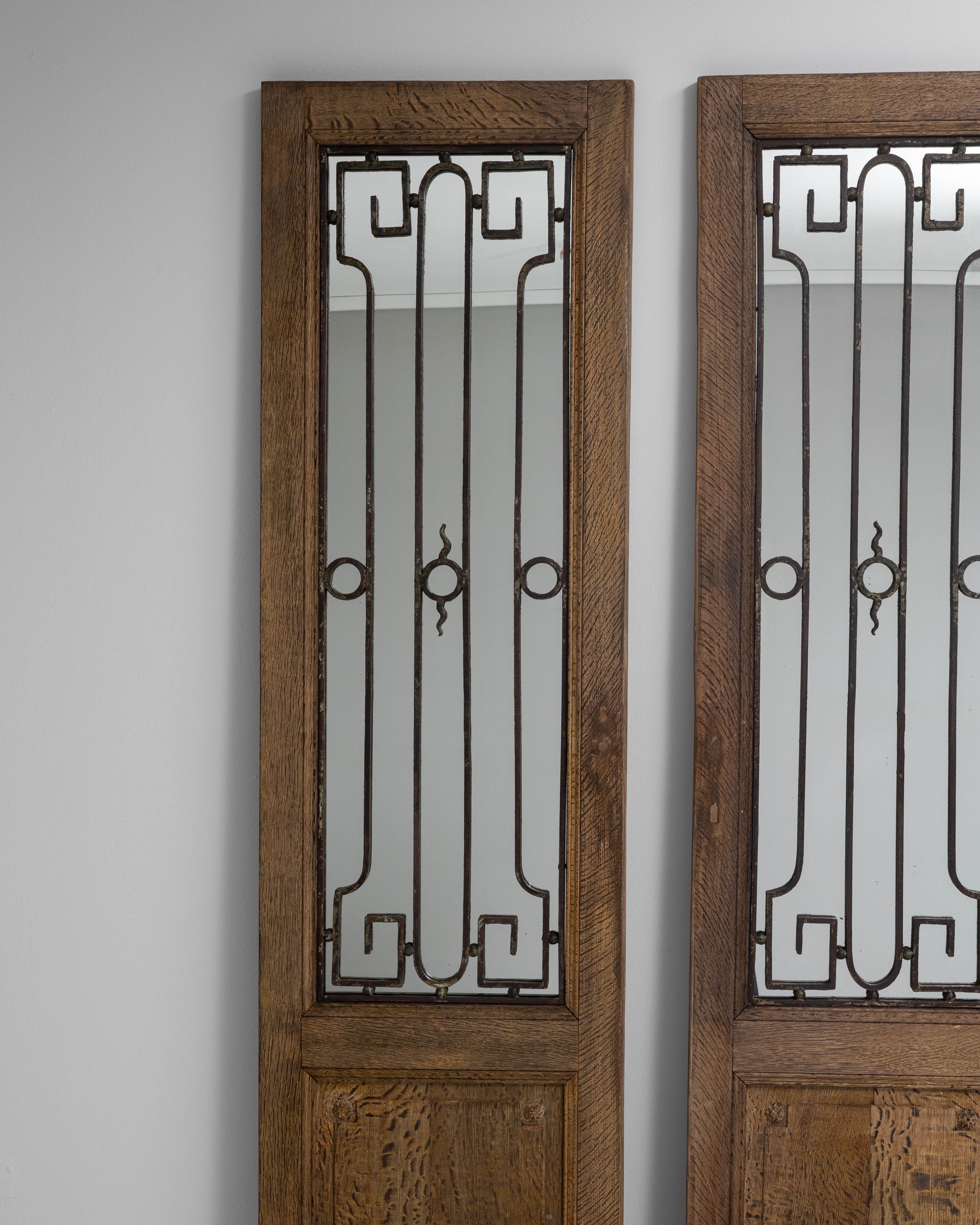 Coppia di porte in legno con specchi del 1880 in Francia in vendita 2