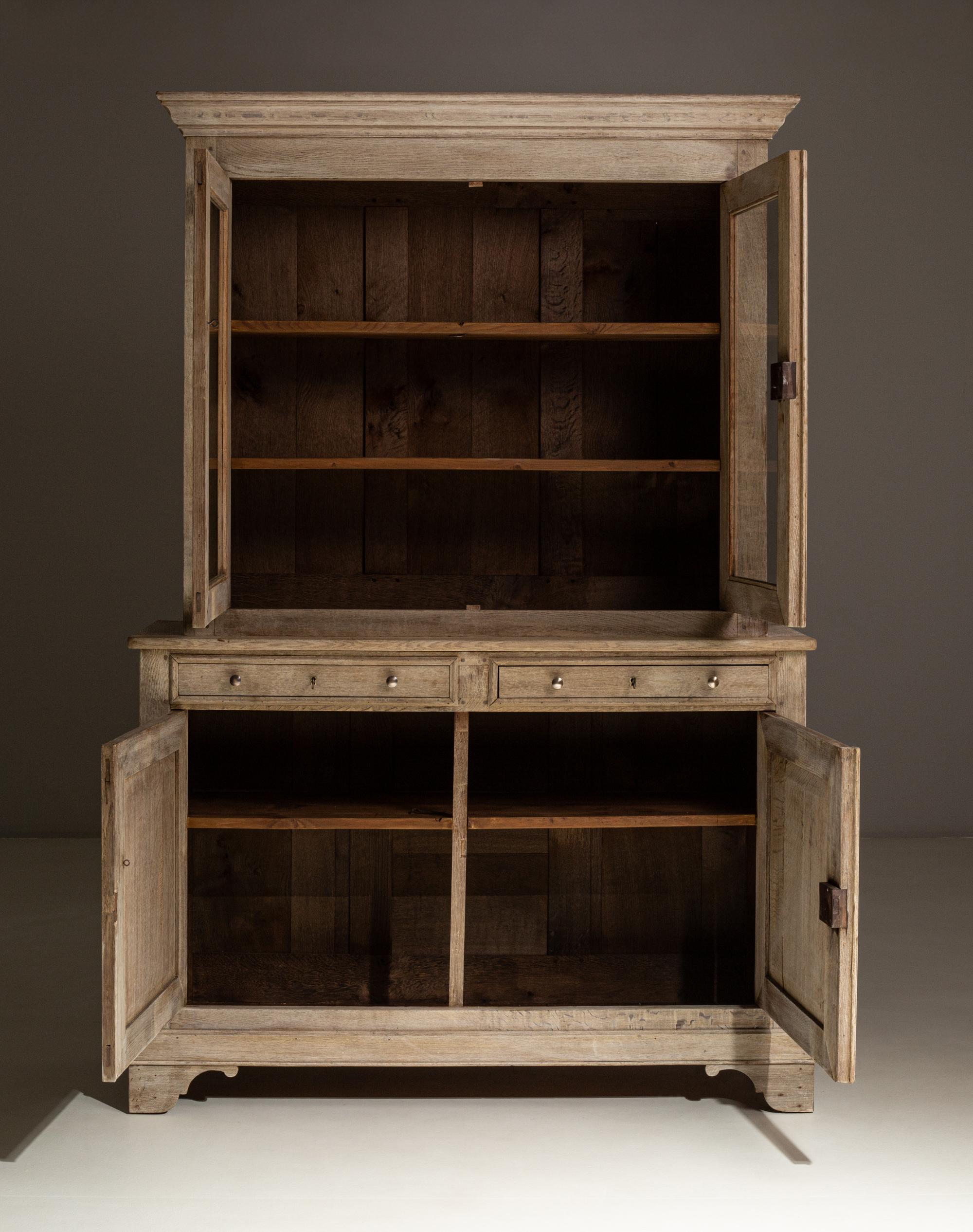 1880s French Provincial Oak Vitrine en venta 5