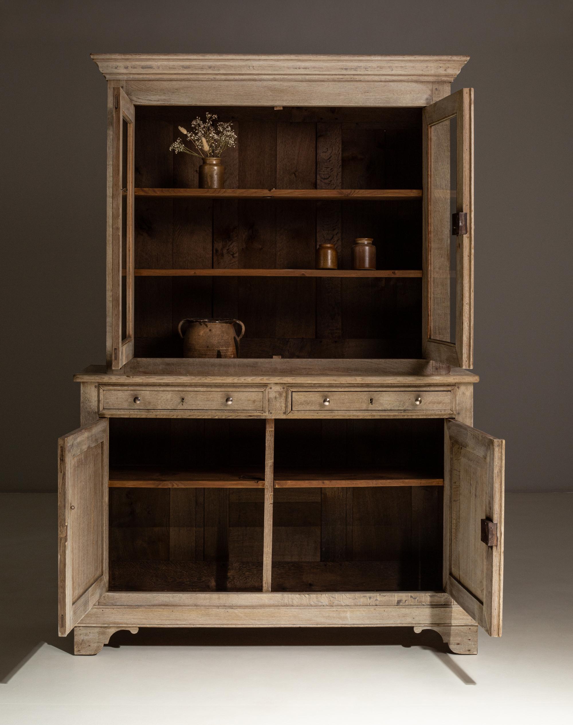 1880s French Provincial Oak Vitrine en venta 6