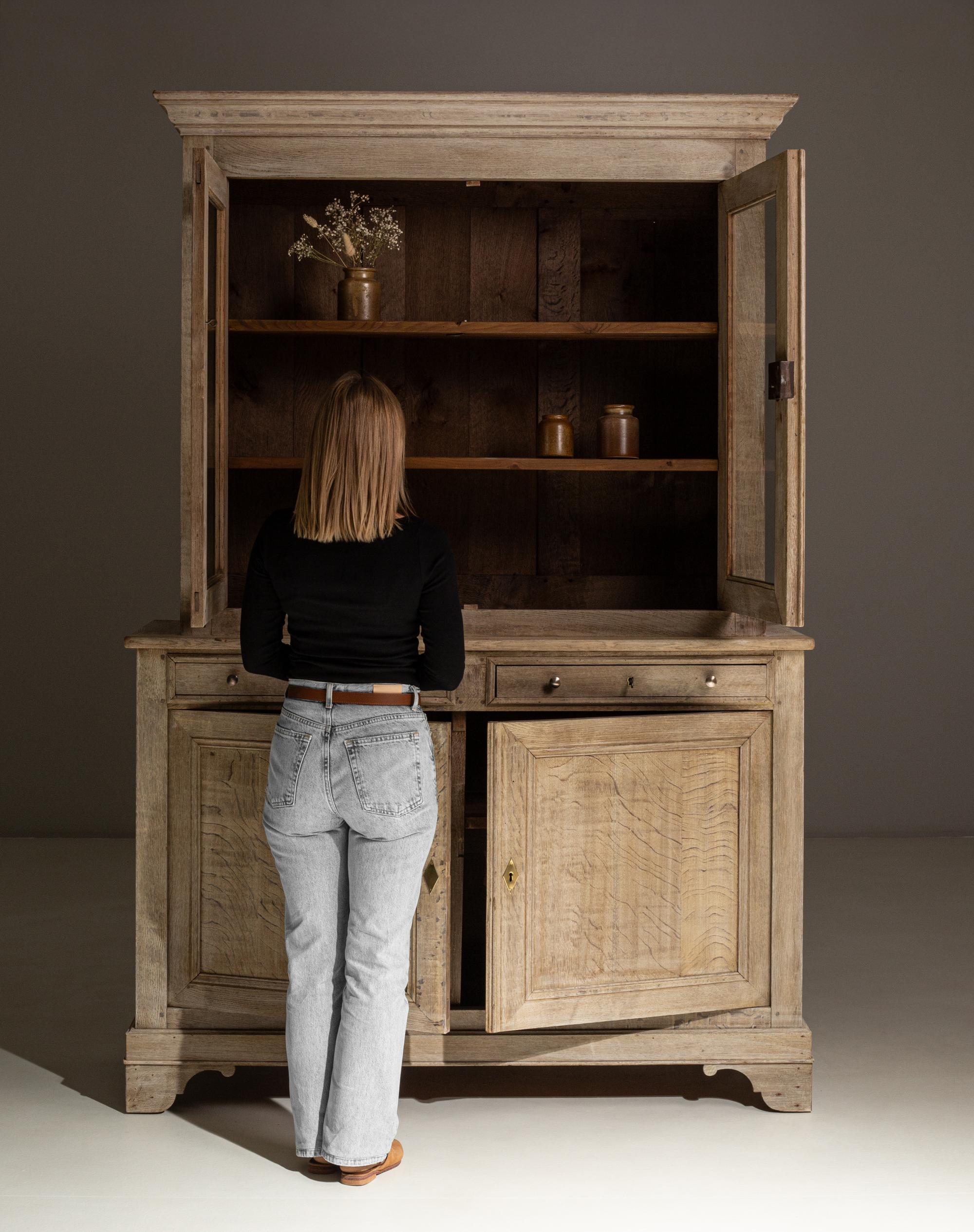 1880s French Provincial Oak Vitrine en venta 8