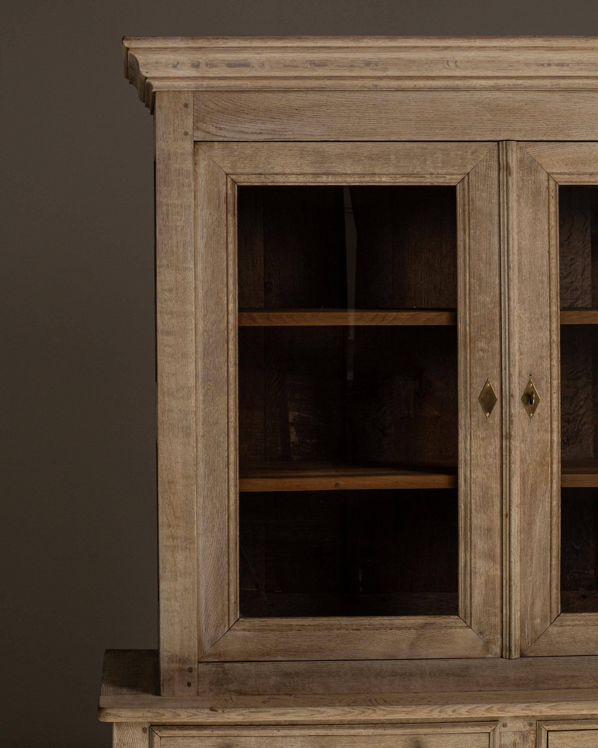 1880s French Provincial Oak Vitrine en venta 9