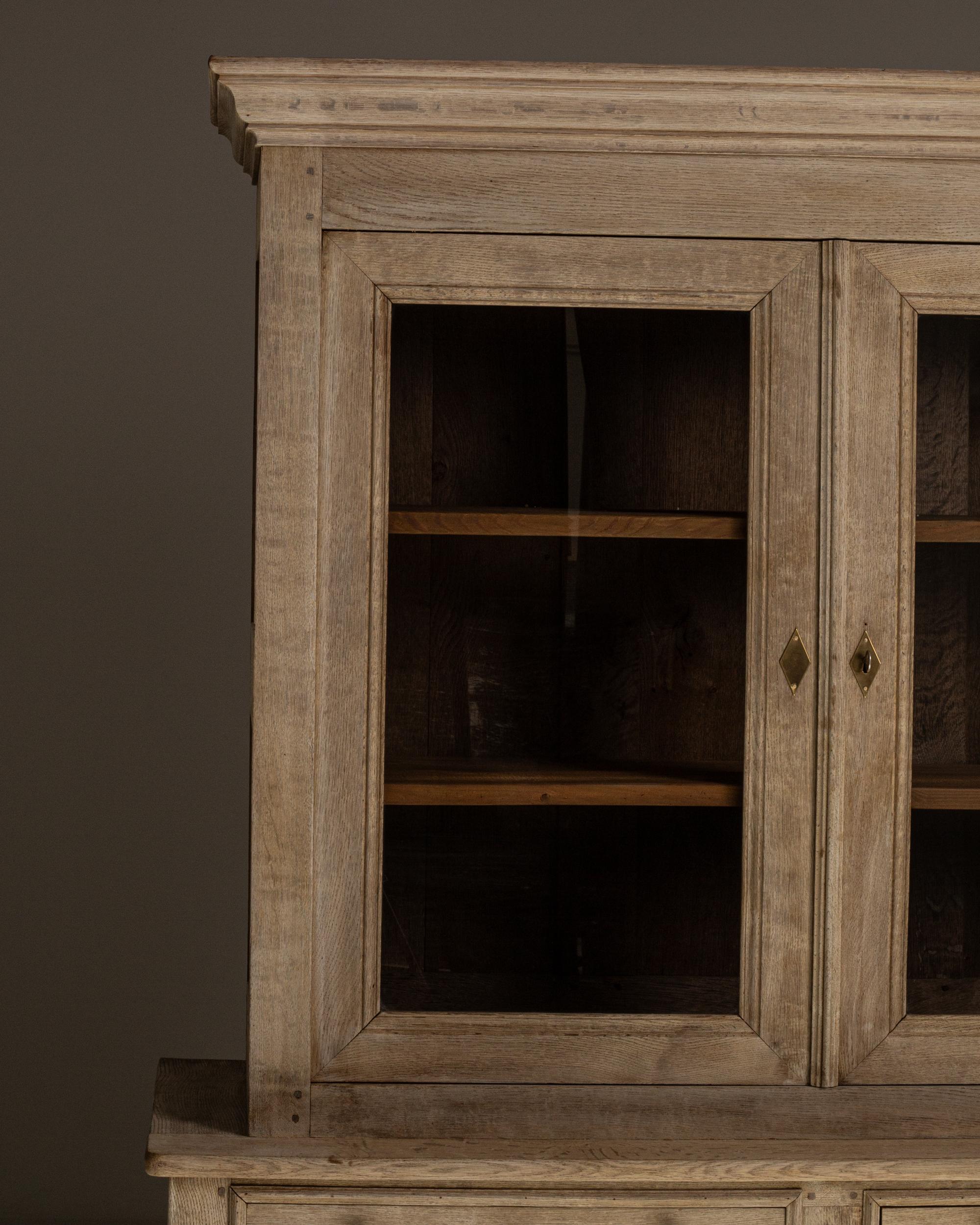 1880s French Provincial Oak Vitrine en venta 10