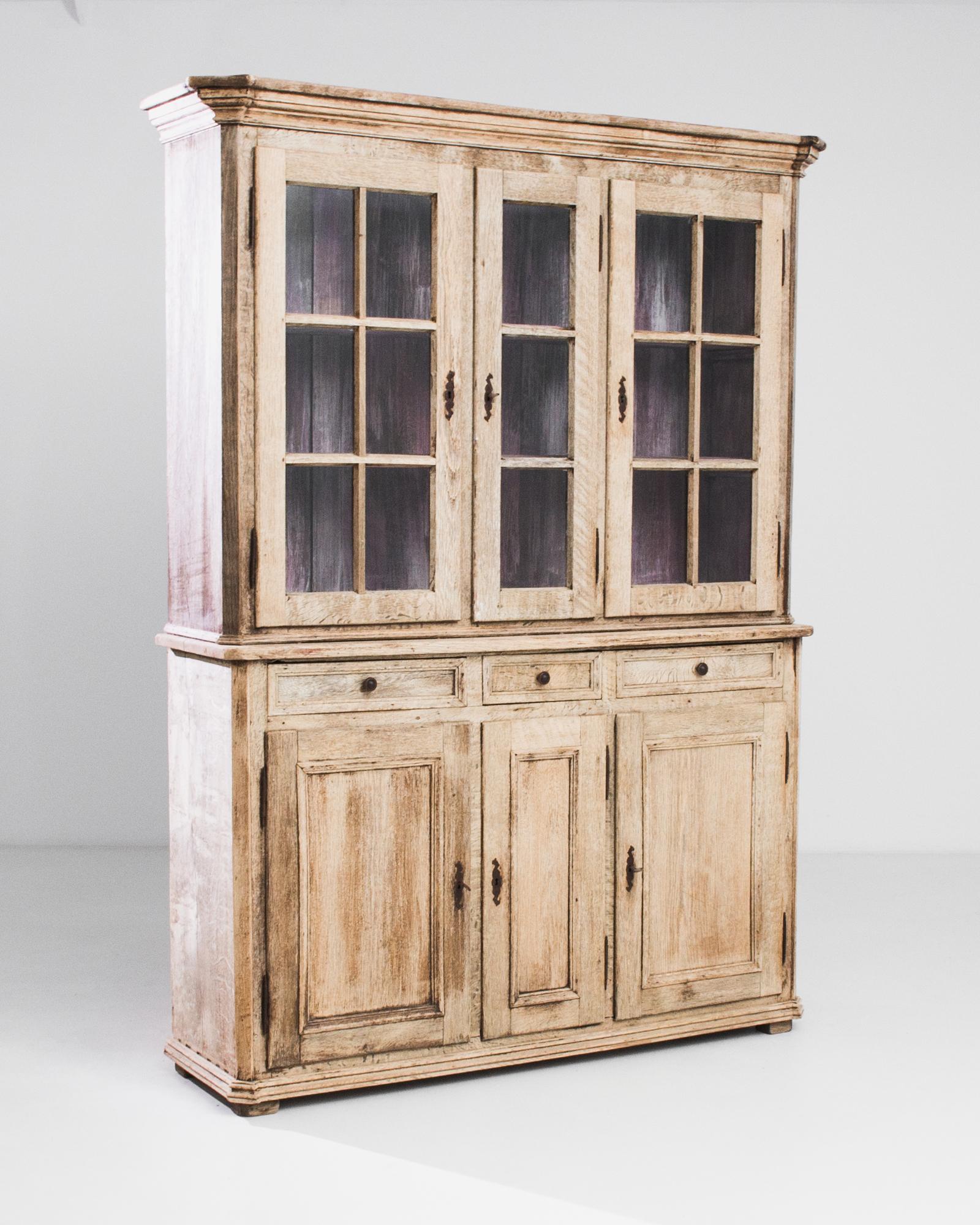 1880s French Provincial Oak Vitrine In Good Condition In High Point, NC