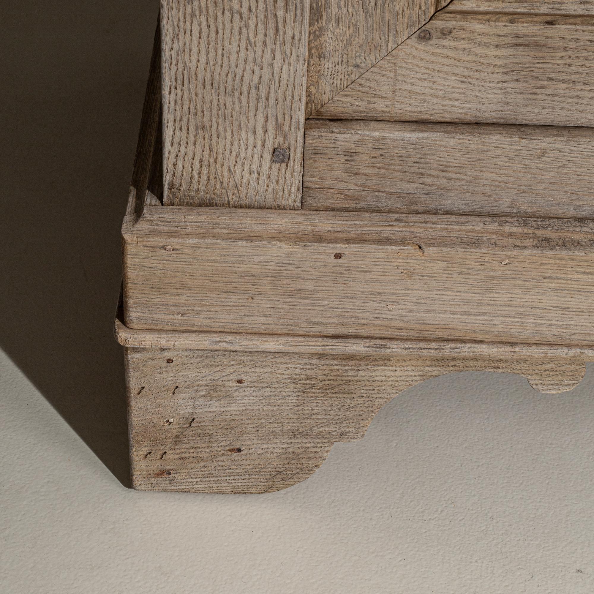 1880s French Provincial Oak Vitrine en Bueno estado para la venta en High Point, NC