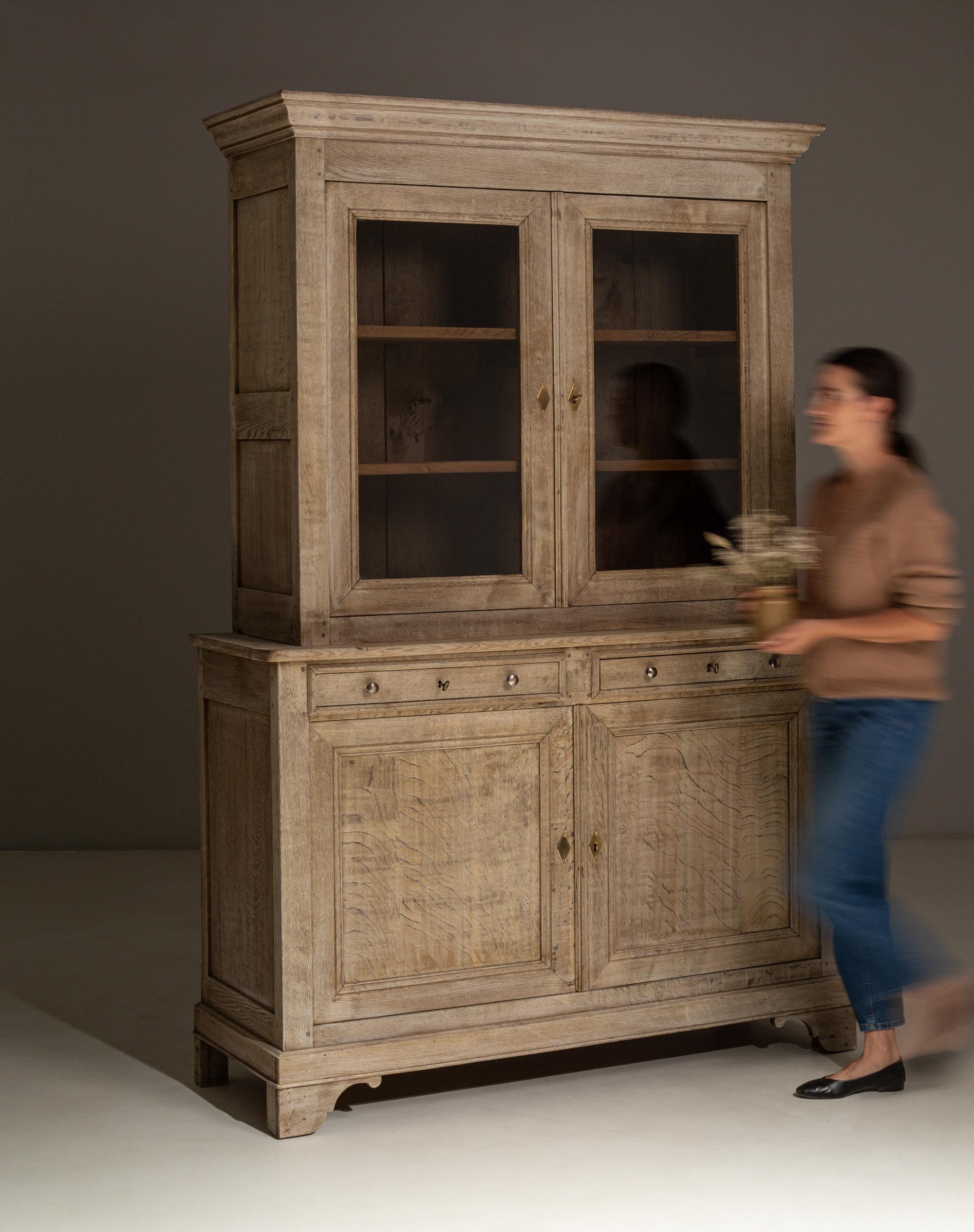 1880s French Provincial Oak Vitrine en venta 1