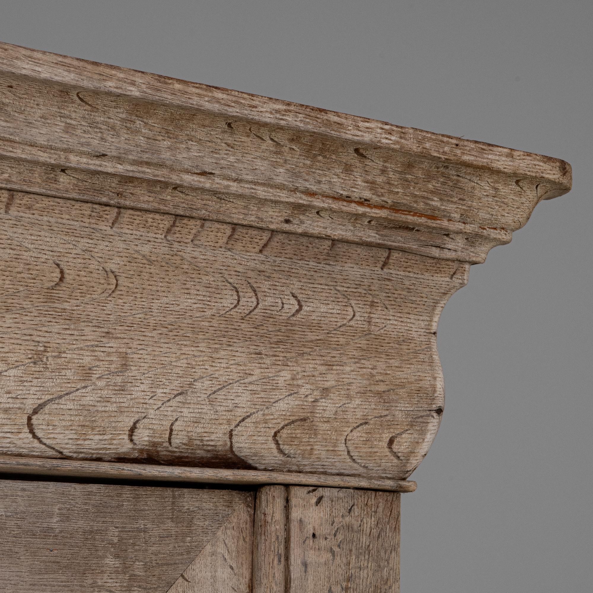 1880s French Provincial Oak Vitrine With Glass Doors 4