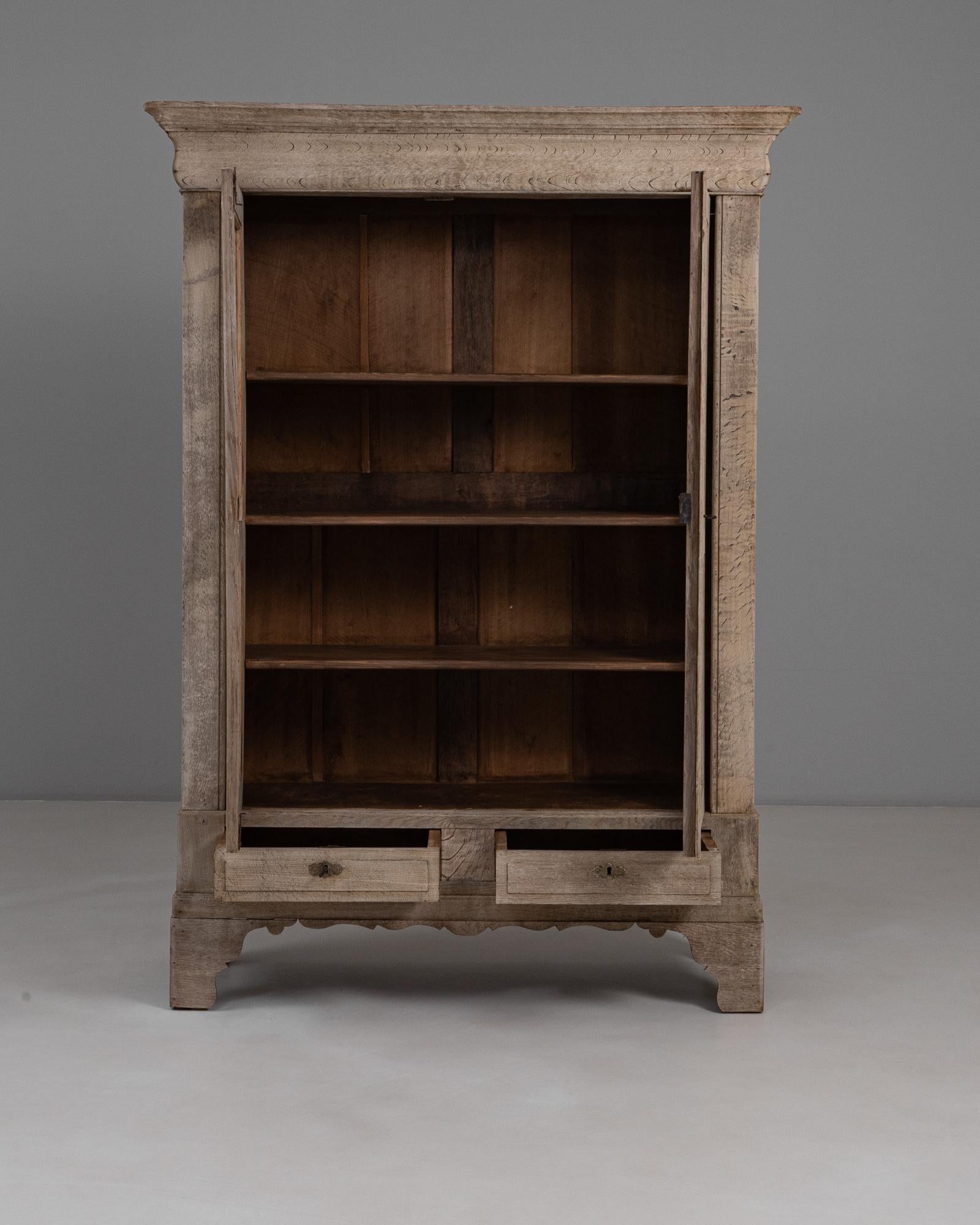 1880s French Provincial Oak Vitrine With Glass Doors Francés