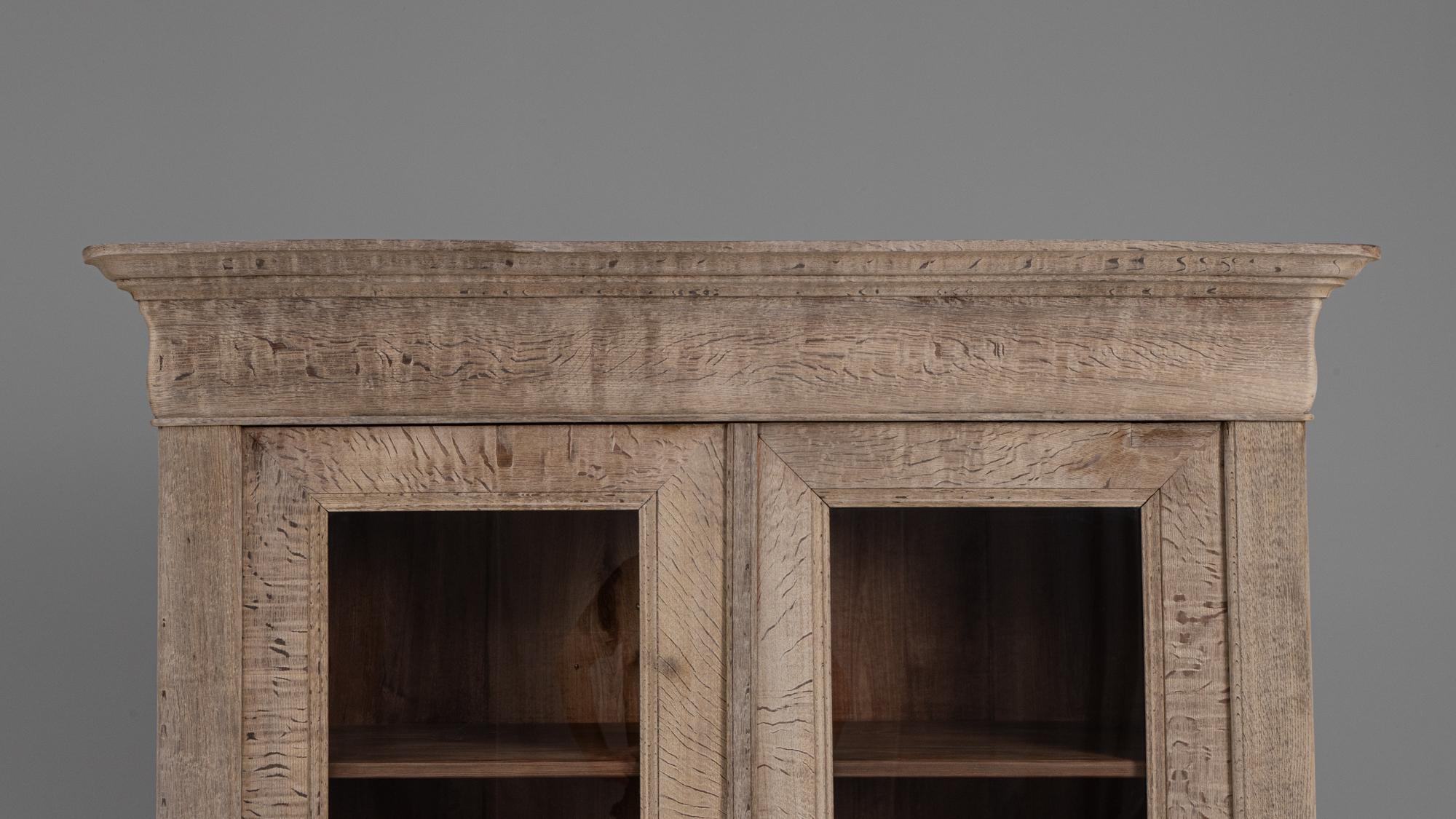 1880er Jahre Französisch Provincial Eiche Vitrine mit Glastüren im Angebot 1