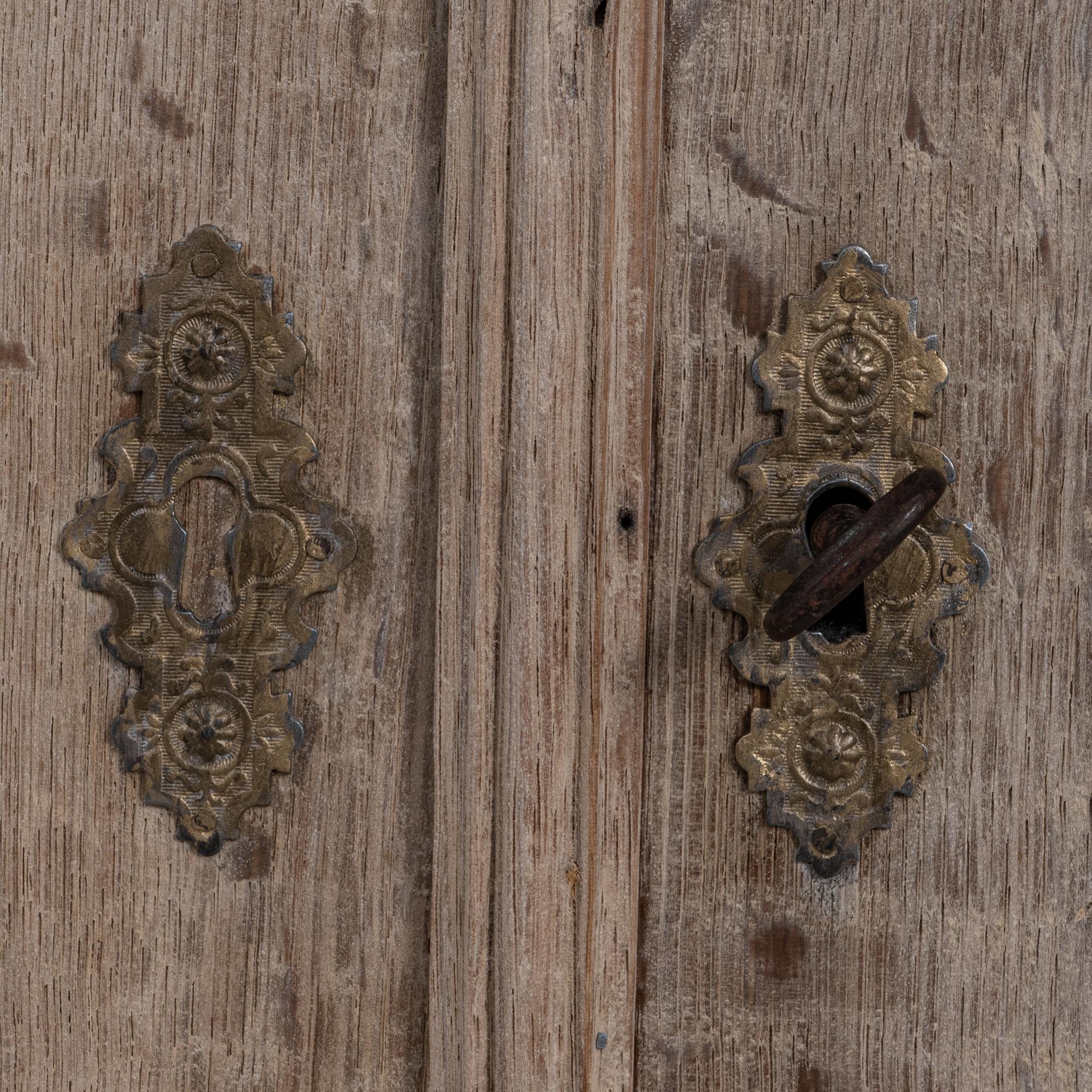 1880s French Provincial Oak Vitrine With Glass Doors 3