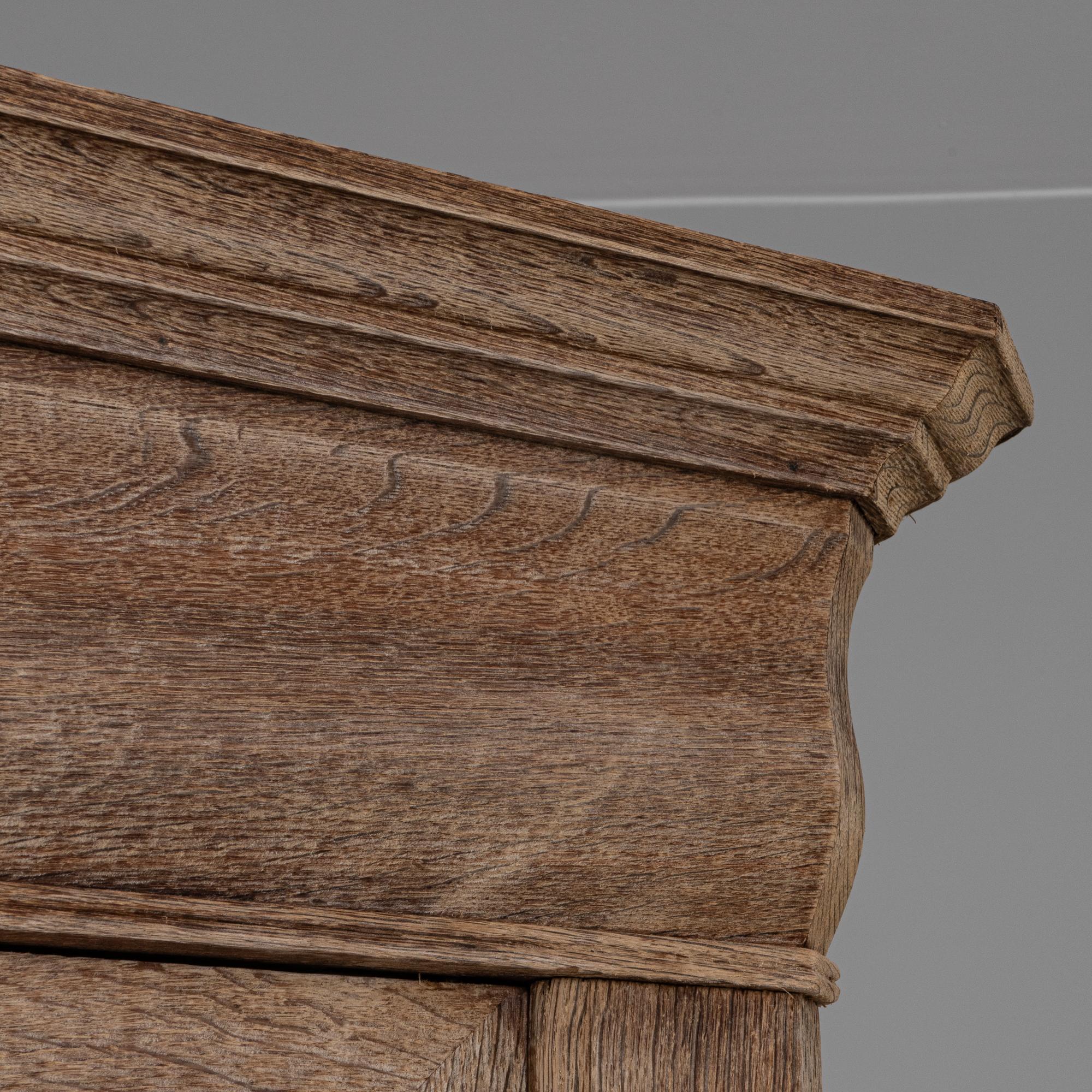 Vetrina in rovere francese del 1880 con ante in rete metallica in vendita 6