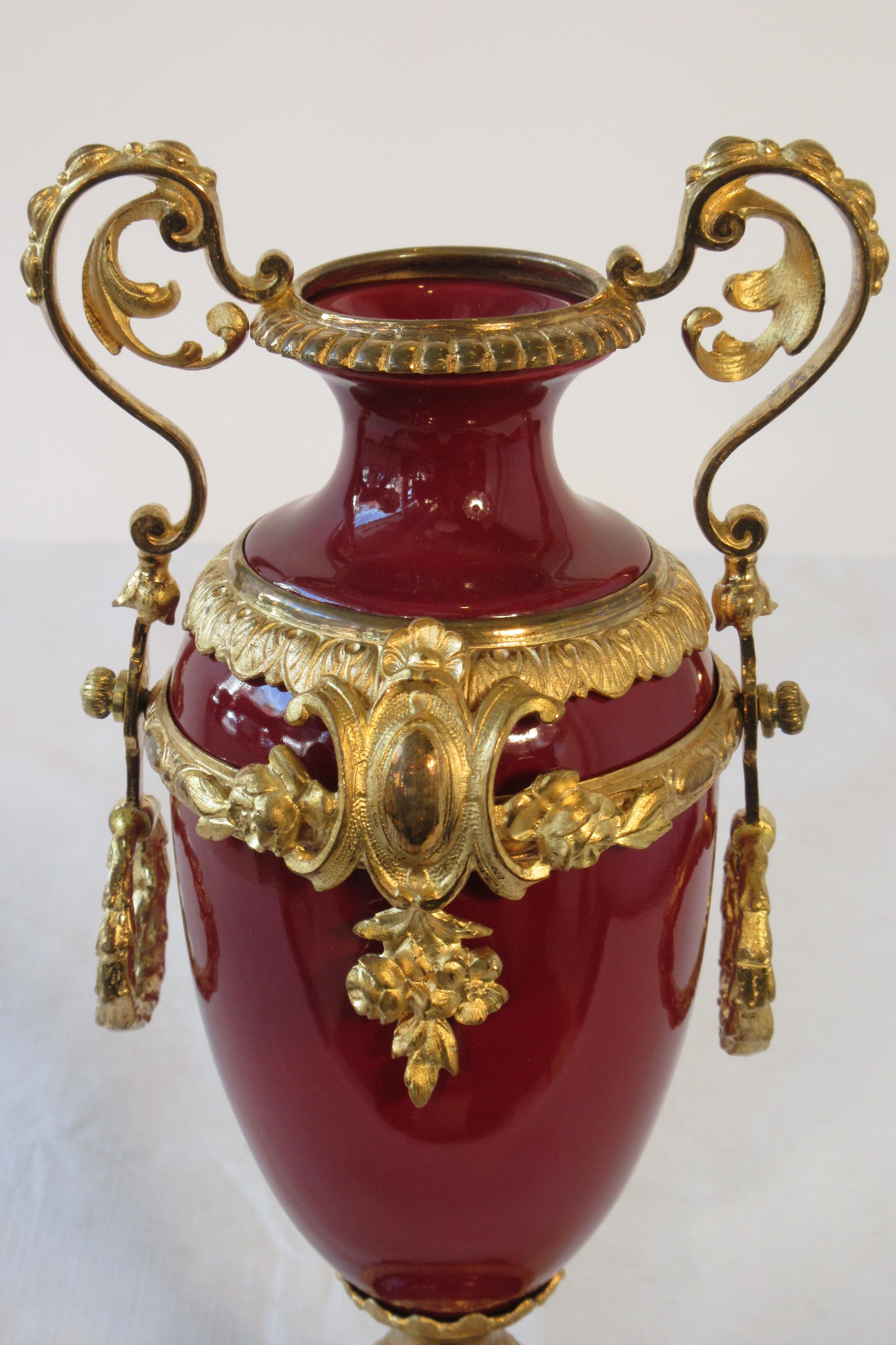 1880s French Red Vase with Gilt Bronze In Good Condition In Tarrytown, NY