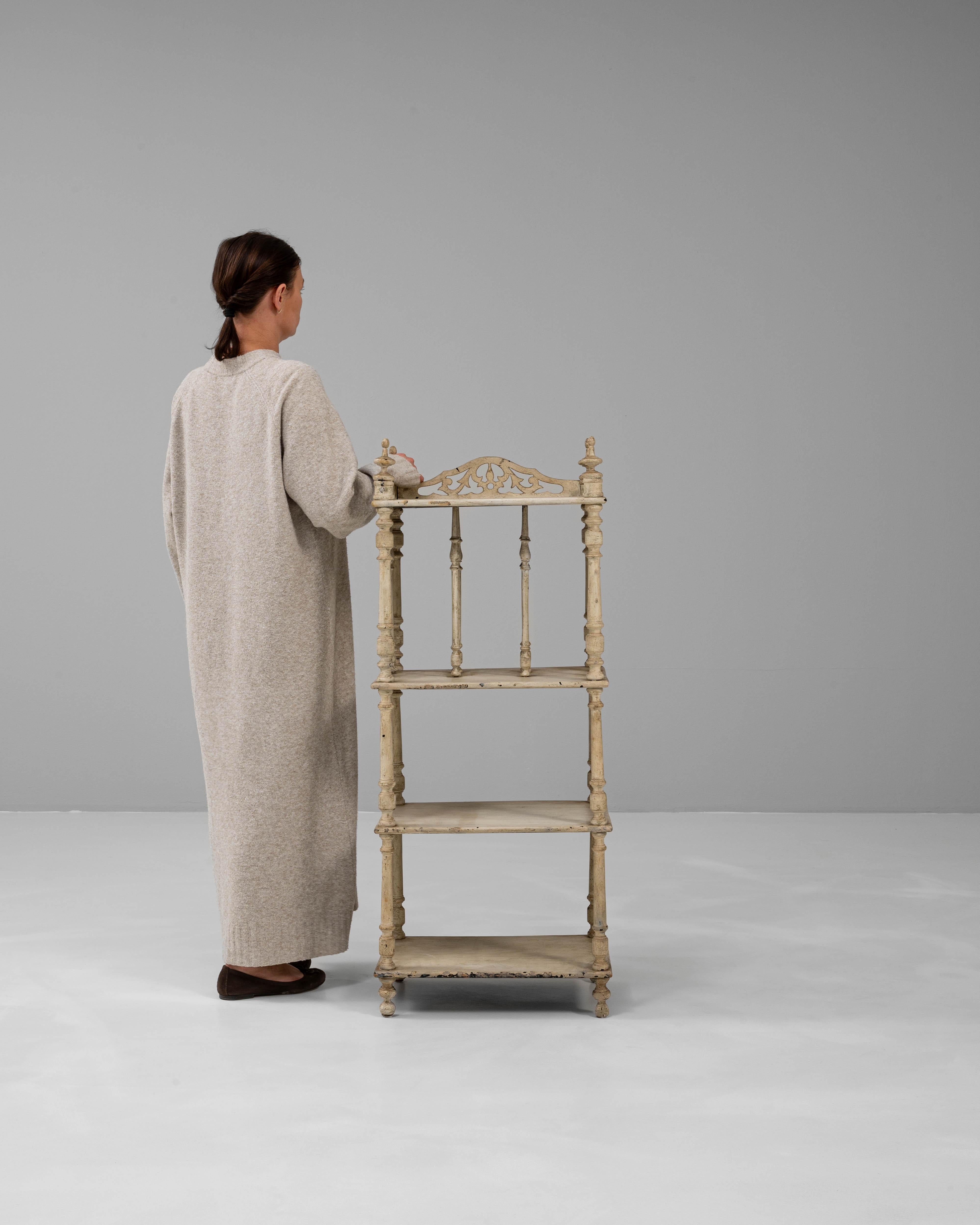 Patinato Scaffale francese in Oak Oak patinato bianco del 1880 in vendita