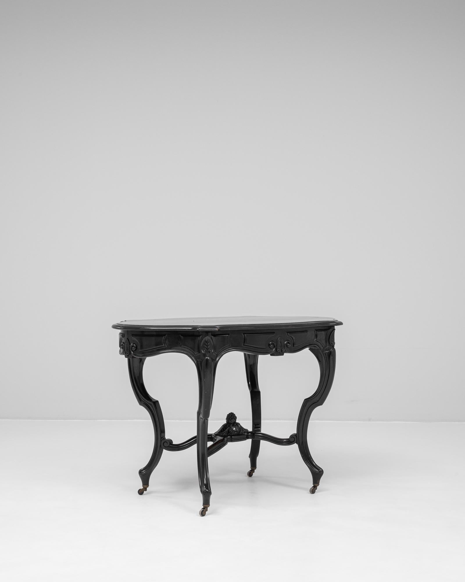 1880s French Wood Black Patinated Table On Wheels Bon état - En vente à High Point, NC