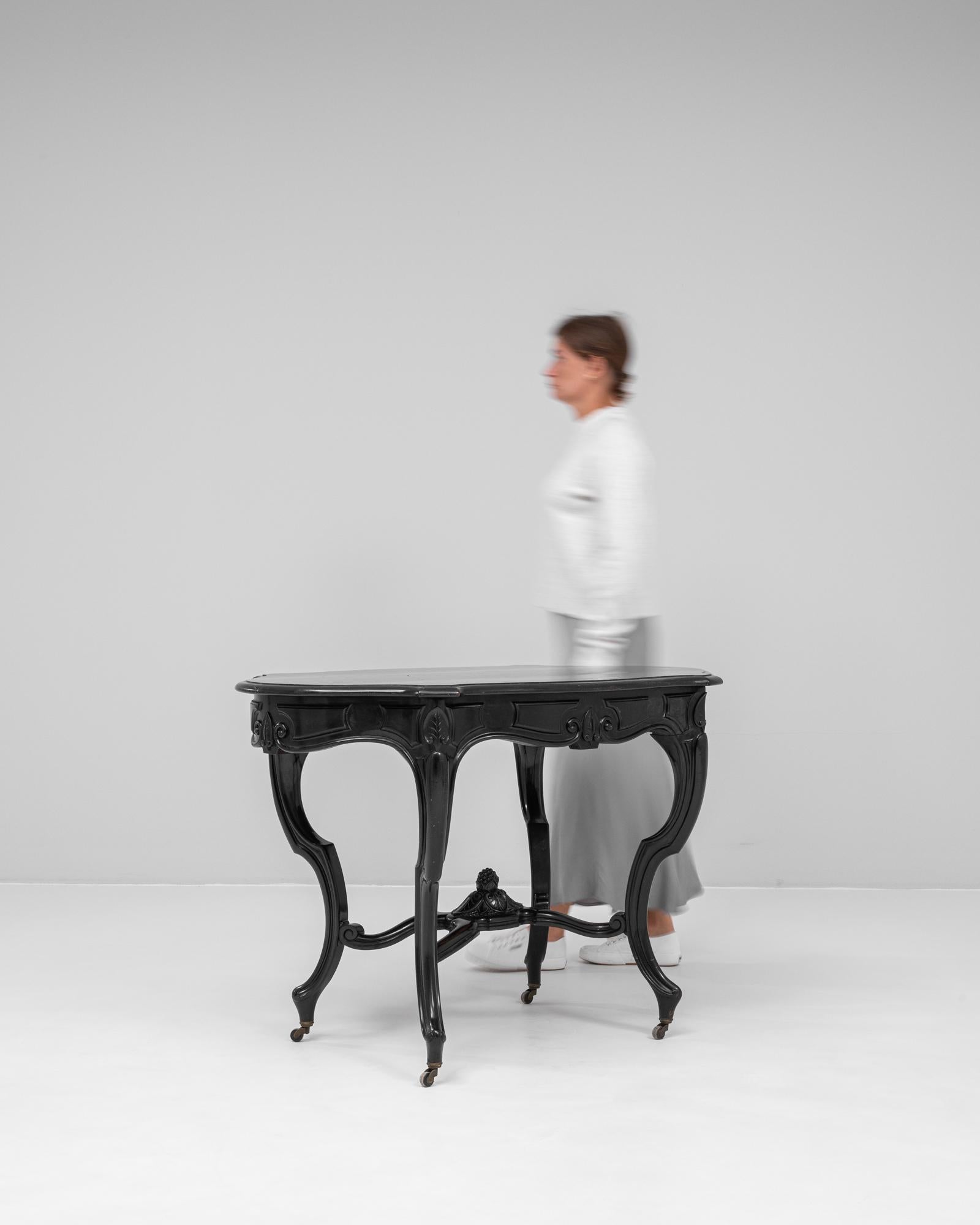 XIXe siècle 1880s French Wood Black Patinated Table On Wheels en vente
