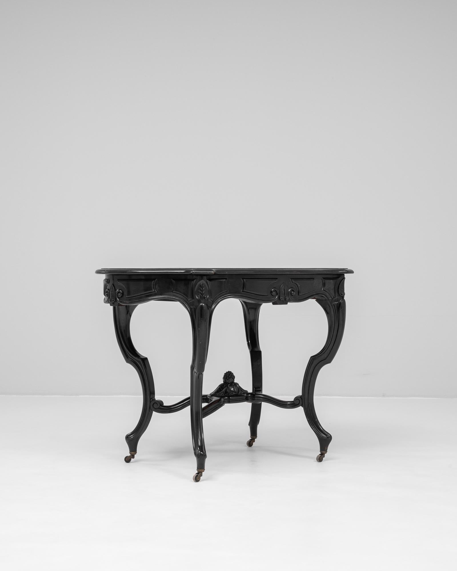 Bois 1880s French Wood Black Patinated Table On Wheels en vente