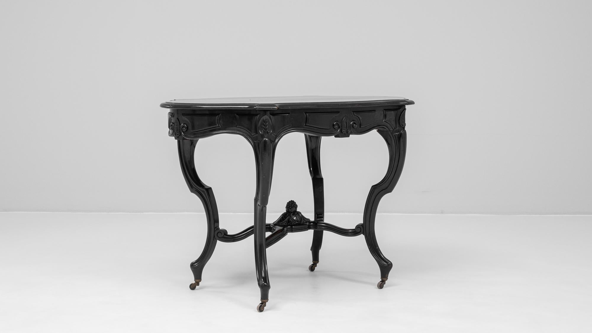 1880s French Wood Black Patinated Table On Wheels en vente 1
