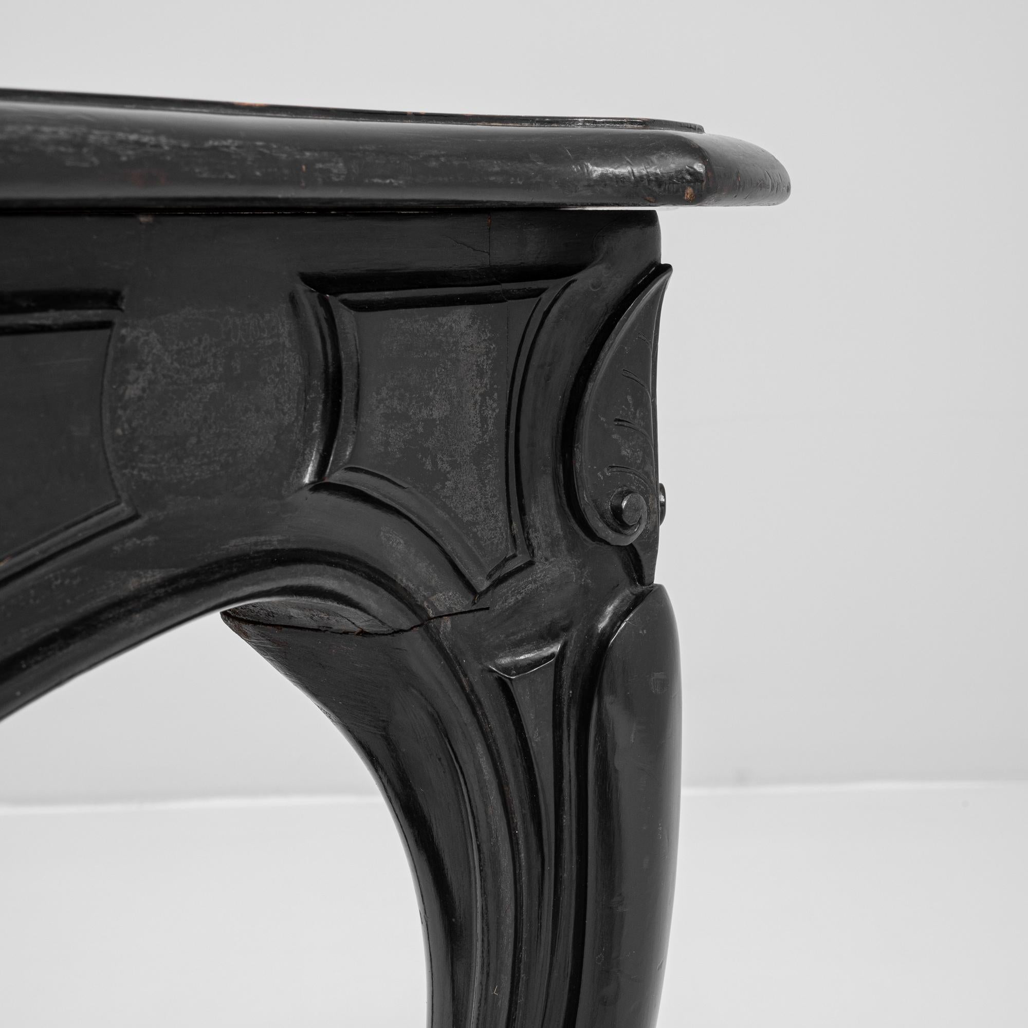 1880s French Wood Black Patinated Table On Wheels en vente 2